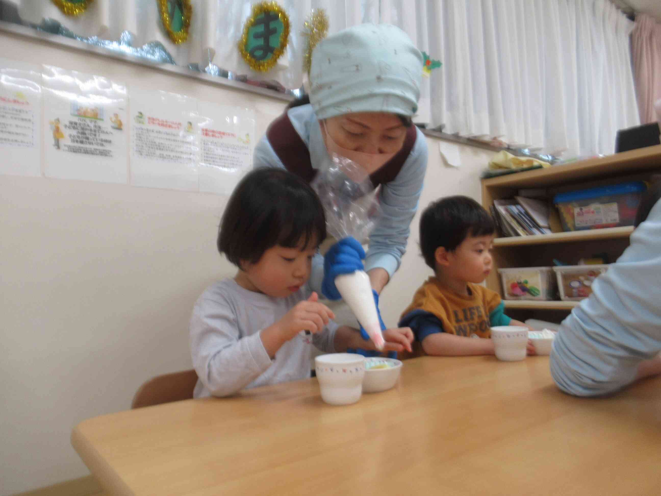 12月の食育「クリスマスケーキをデコレーションしよう」