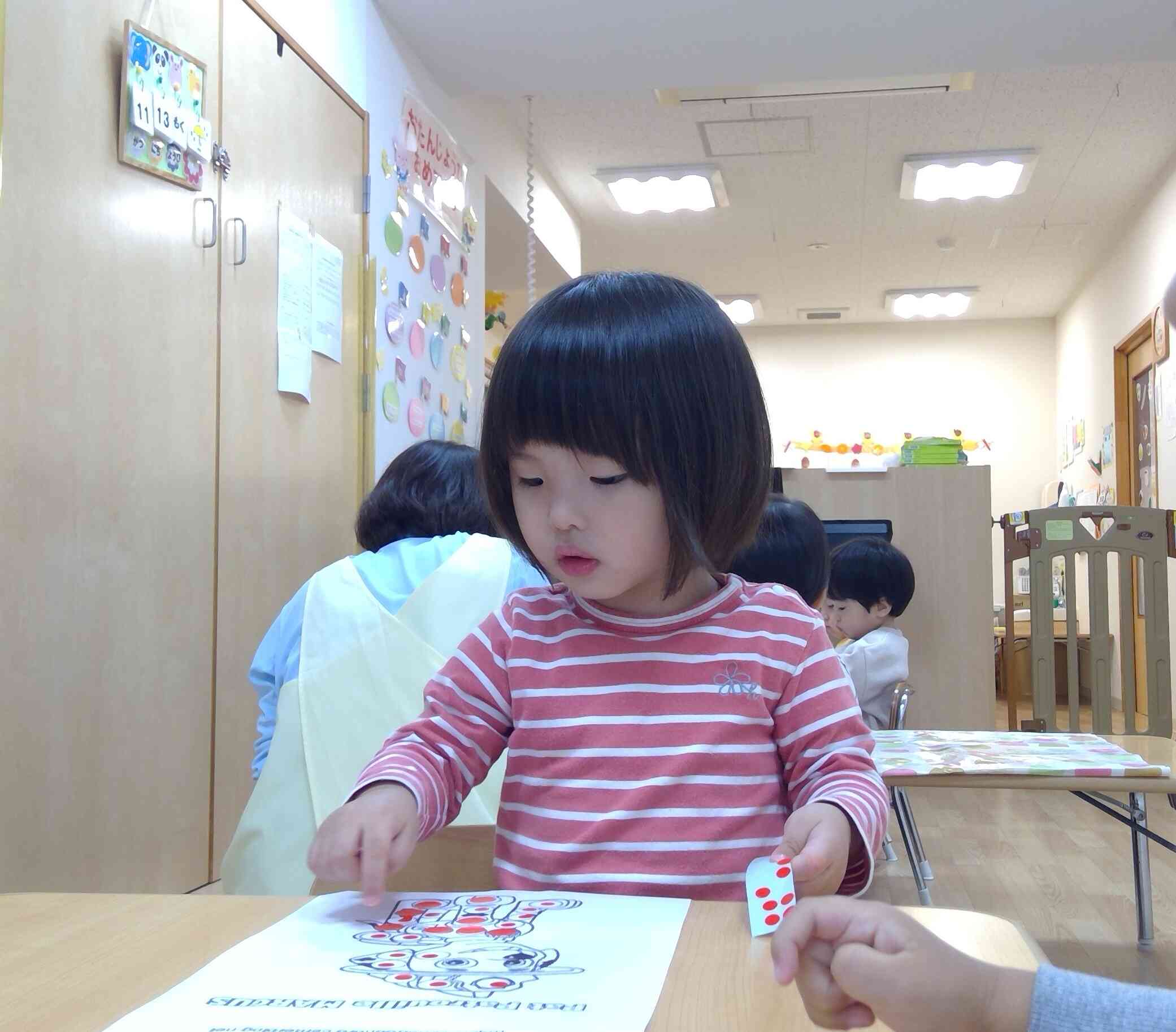 シールあそびをしました☆