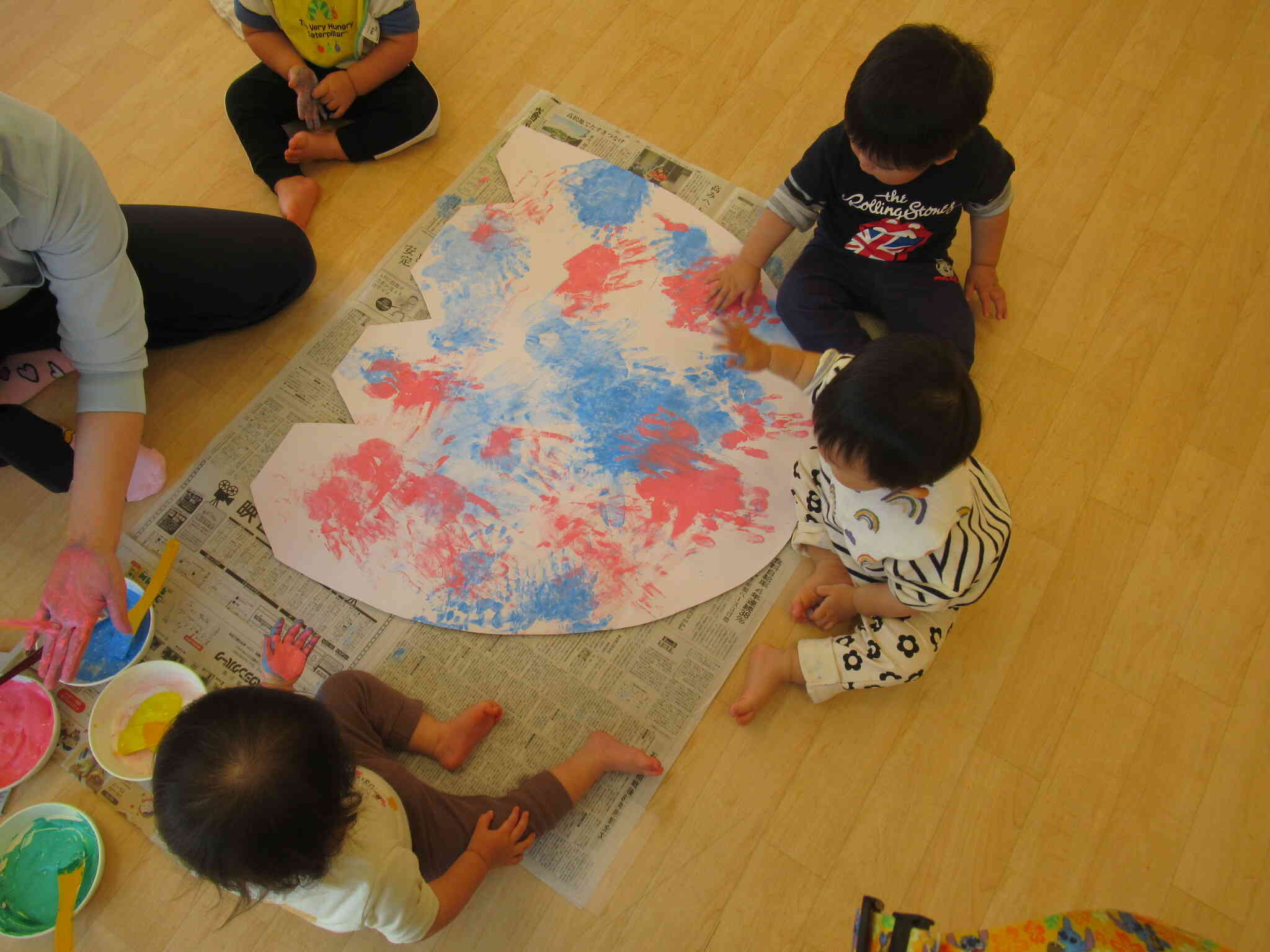 絵の具製作~0歳児ひよこ組~