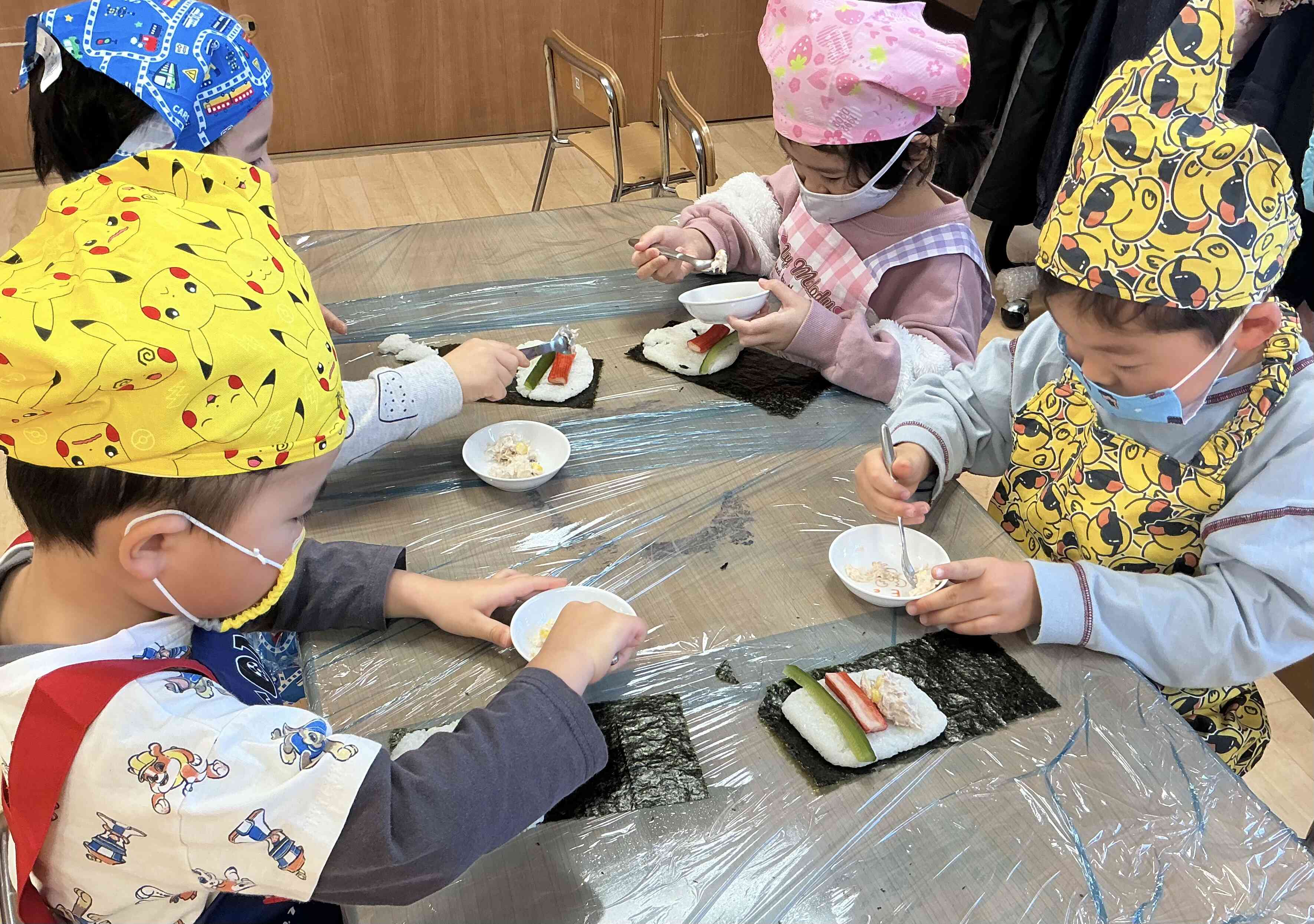 恵方巻き作り〜食育活動〜