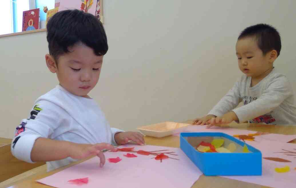 紅葉とハリネズミ(2歳児クラス秋の製作)