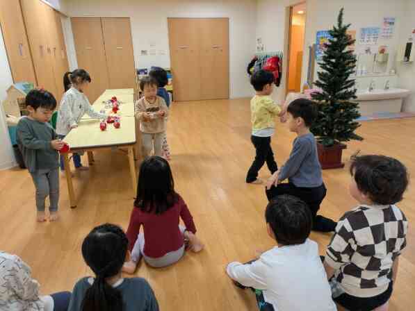 クリスマスツリーを飾りました!