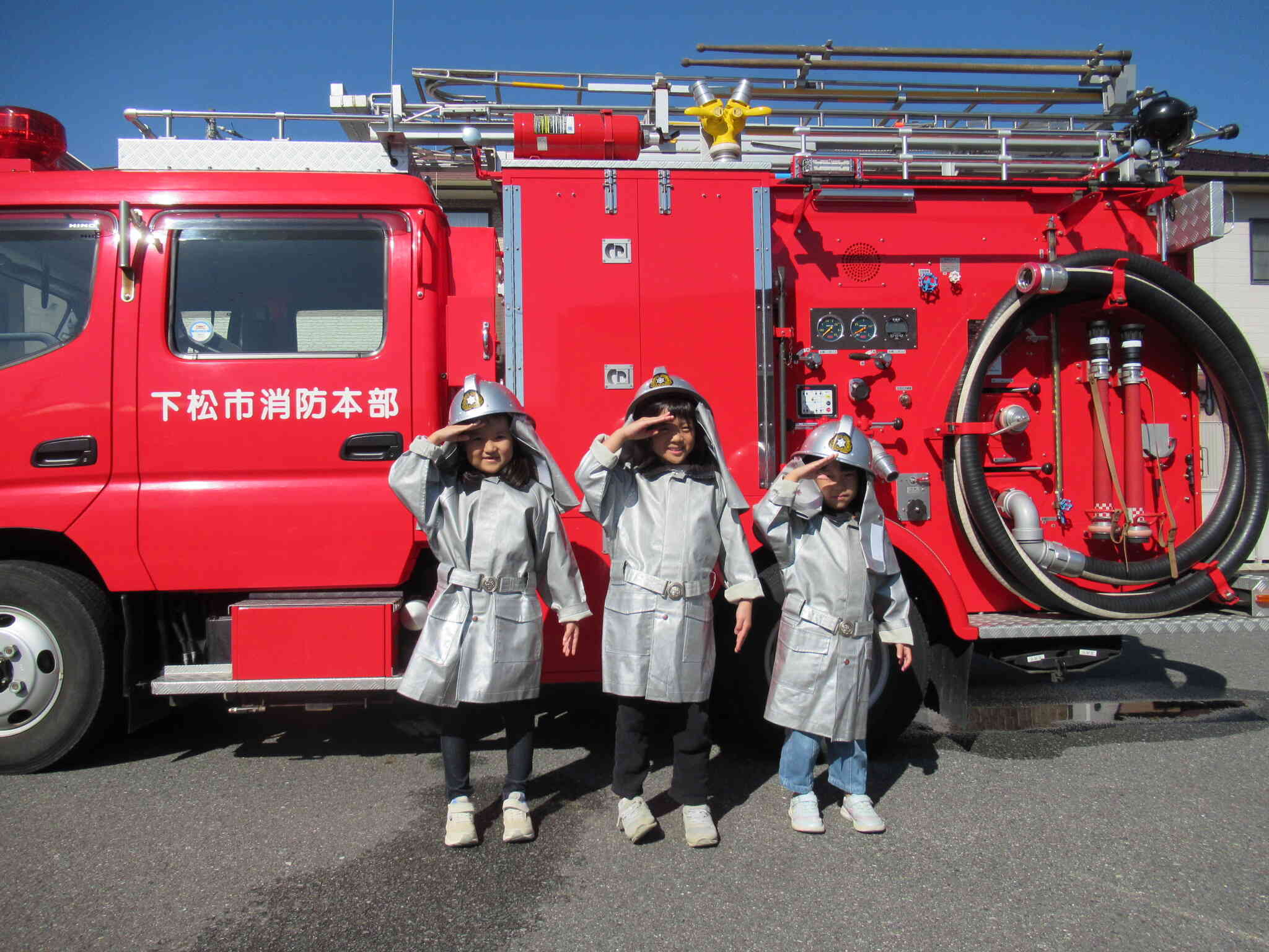 敬礼!! 消防士に変身しました