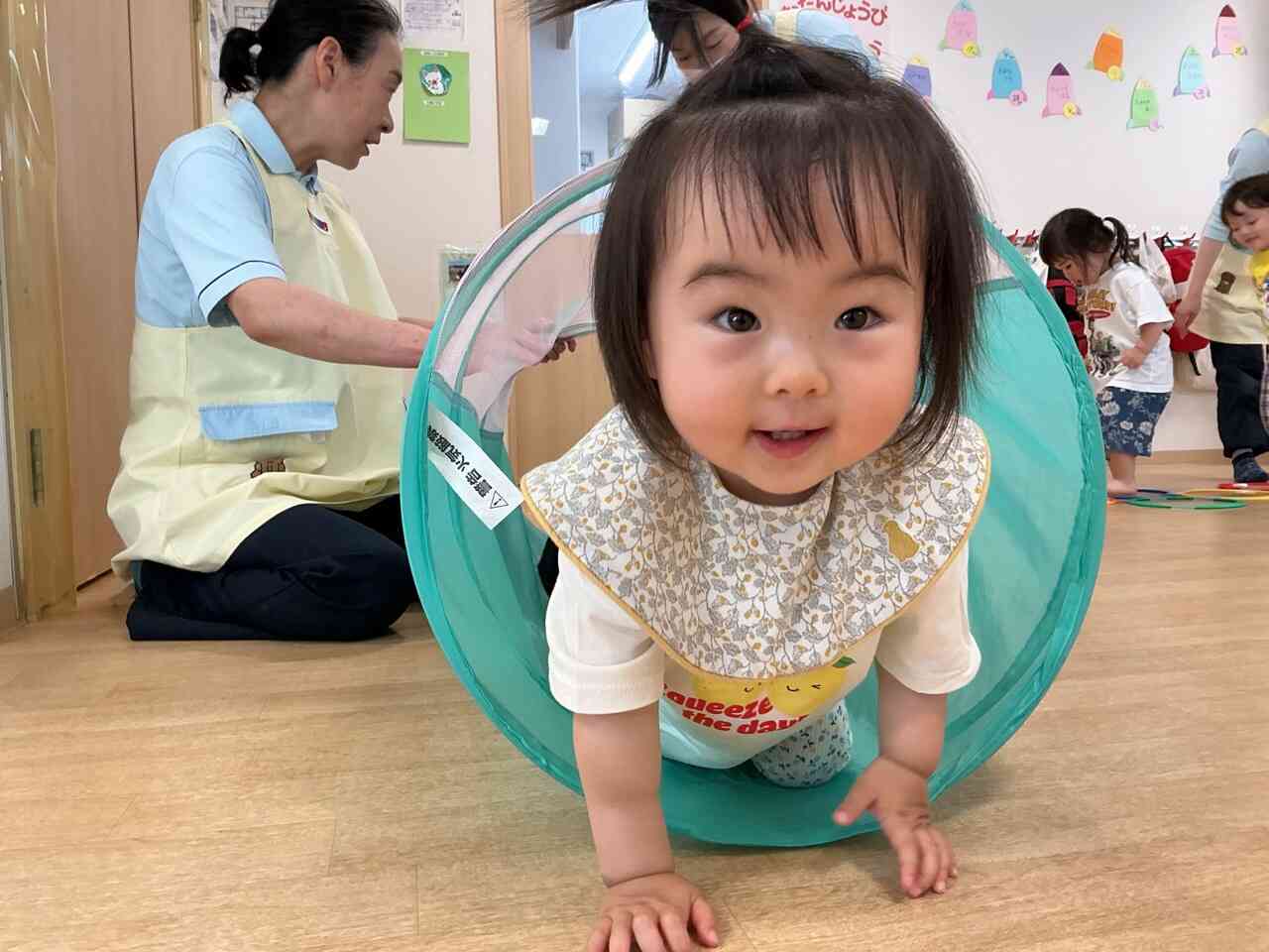 トンネル抜けたよ、ばぁ!【1歳児 あひる組】
