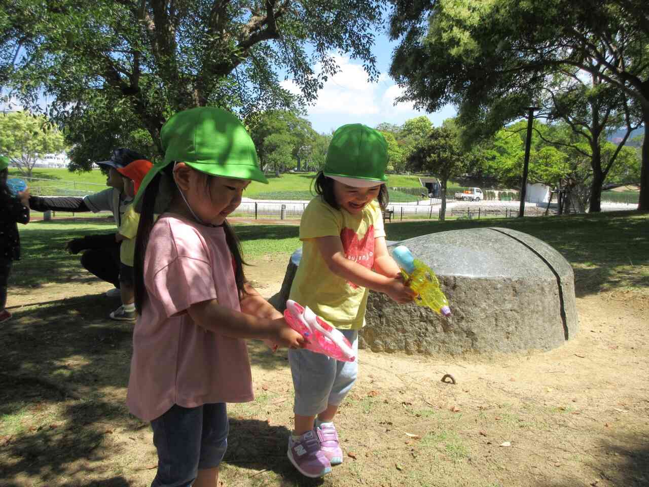 公園で水遊び