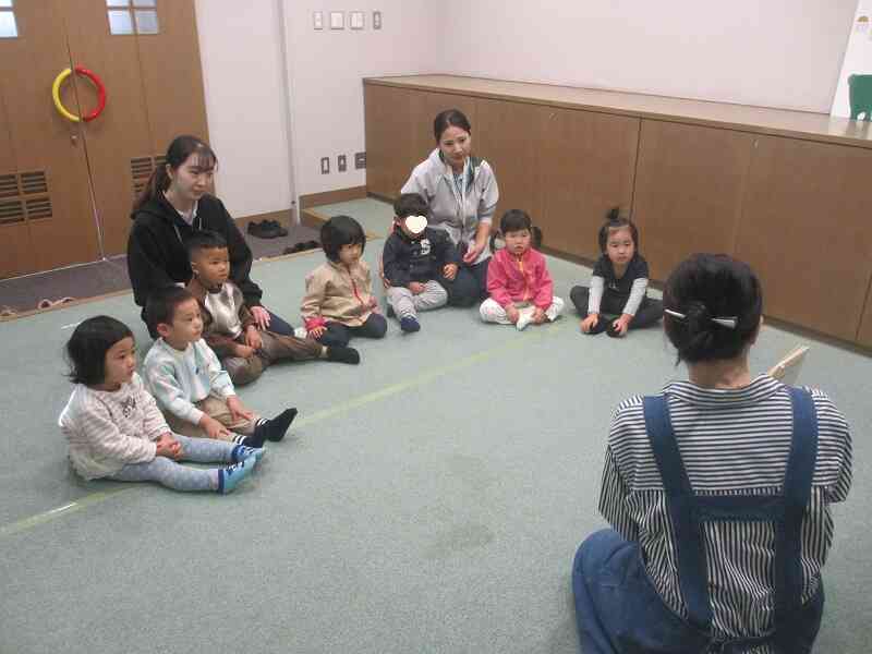 近江八幡市図書館にて。読み聞かせのお話しの様子です~♪