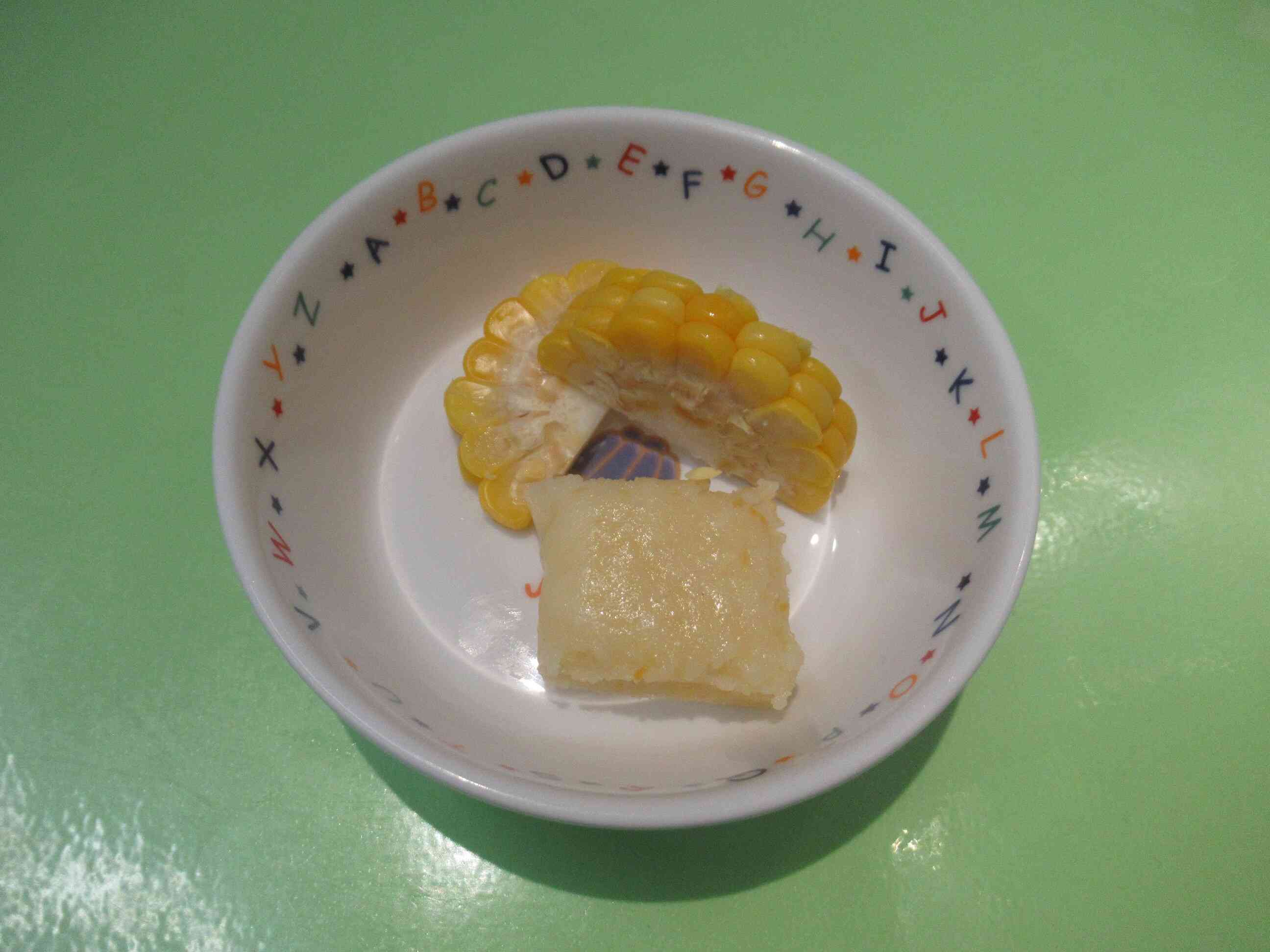 6月のおやつ「トウモロコシとコーンクリーム蒸しパン」