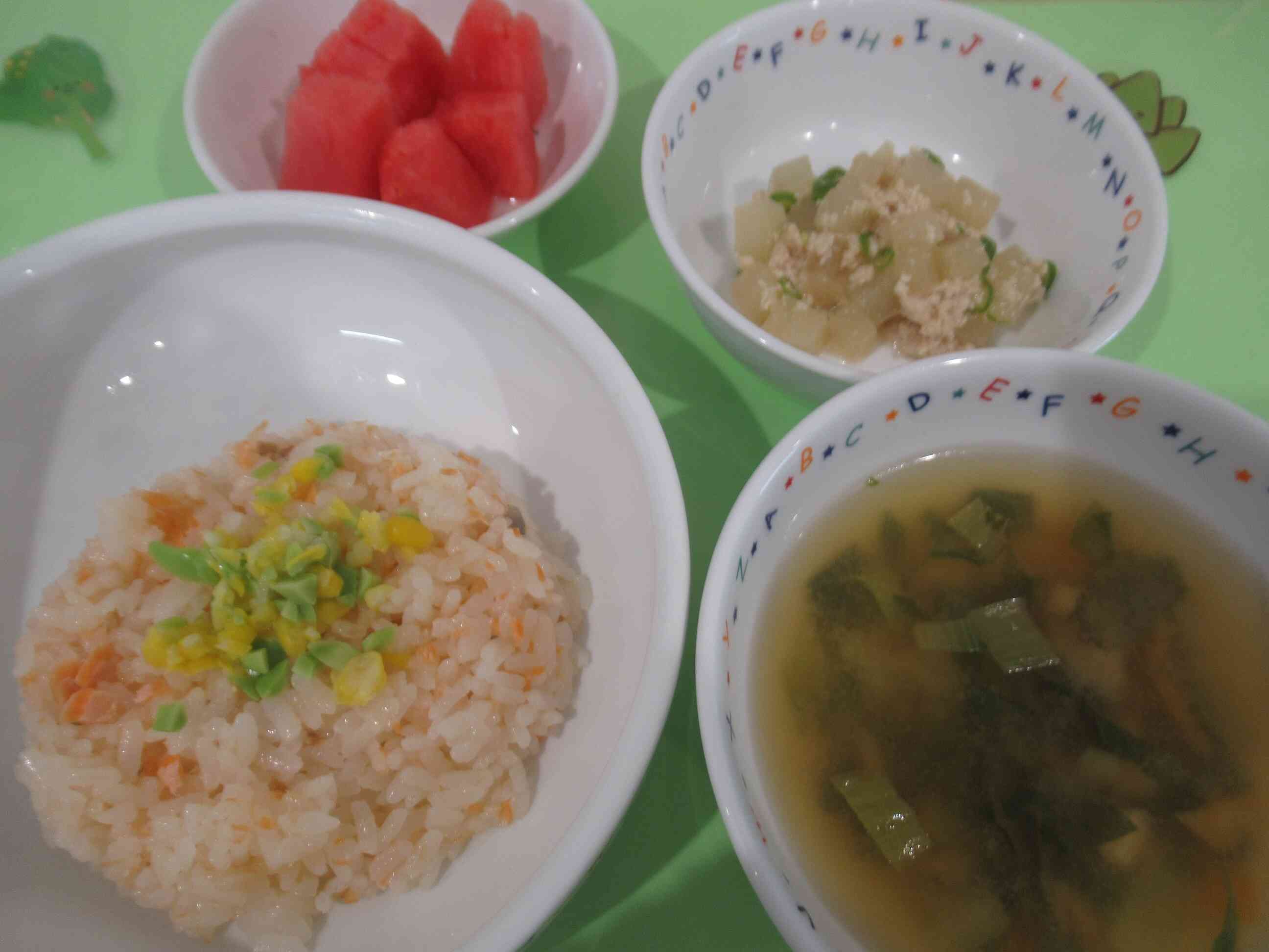 7月の給食「鮭の混ぜ寿司」