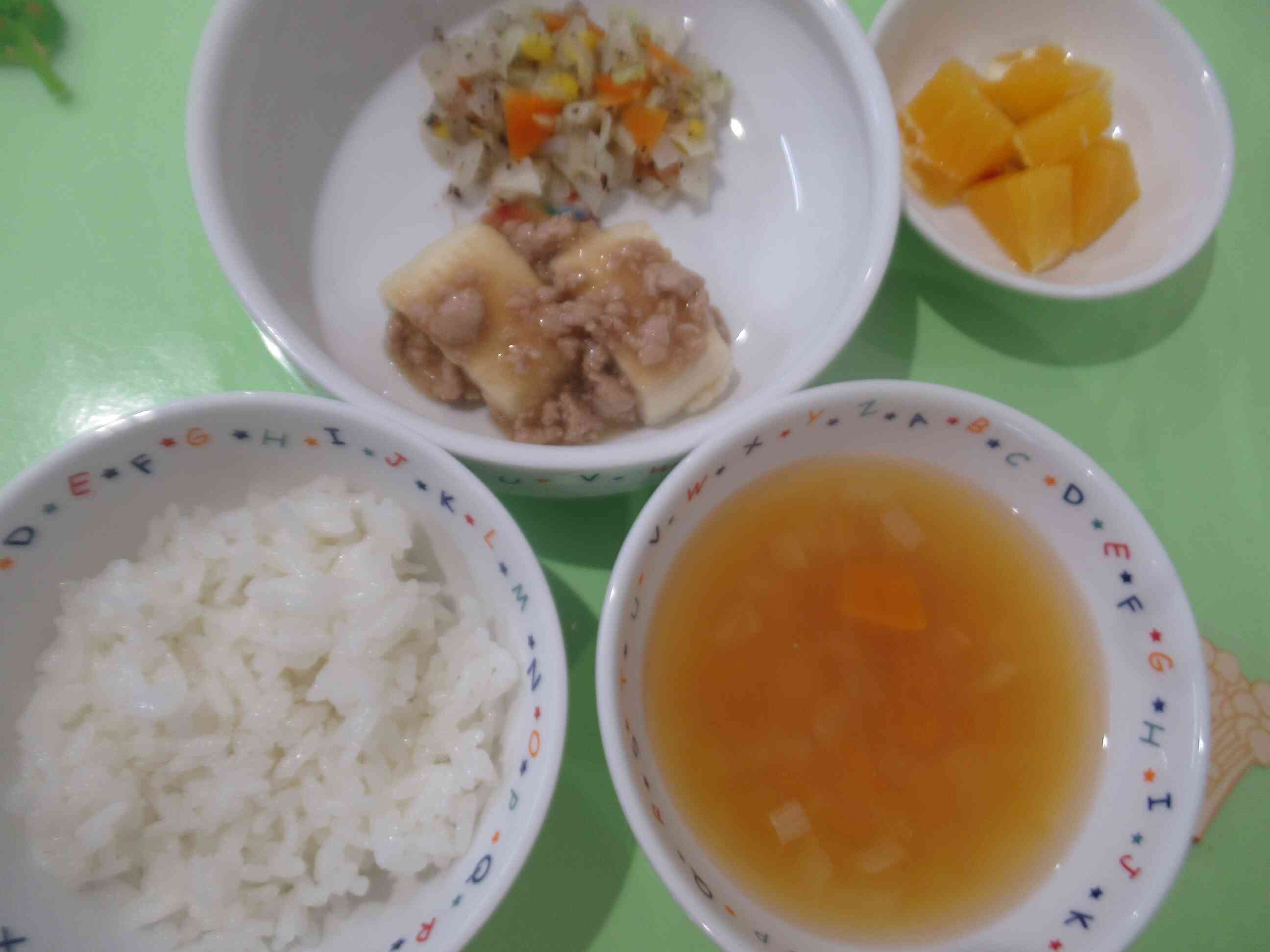 8月の給食「揚げ出し豆腐のそぼろあん」