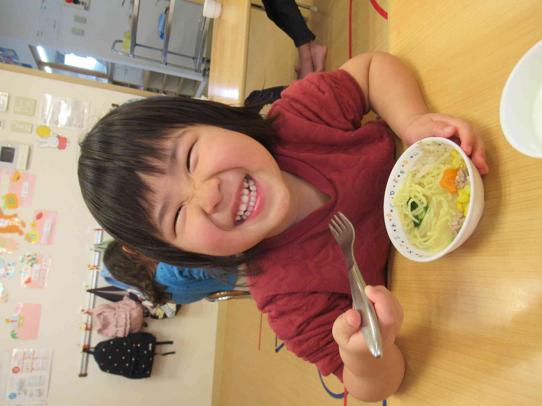 ラーメン食べて、素敵な笑顔がこぼれます。
