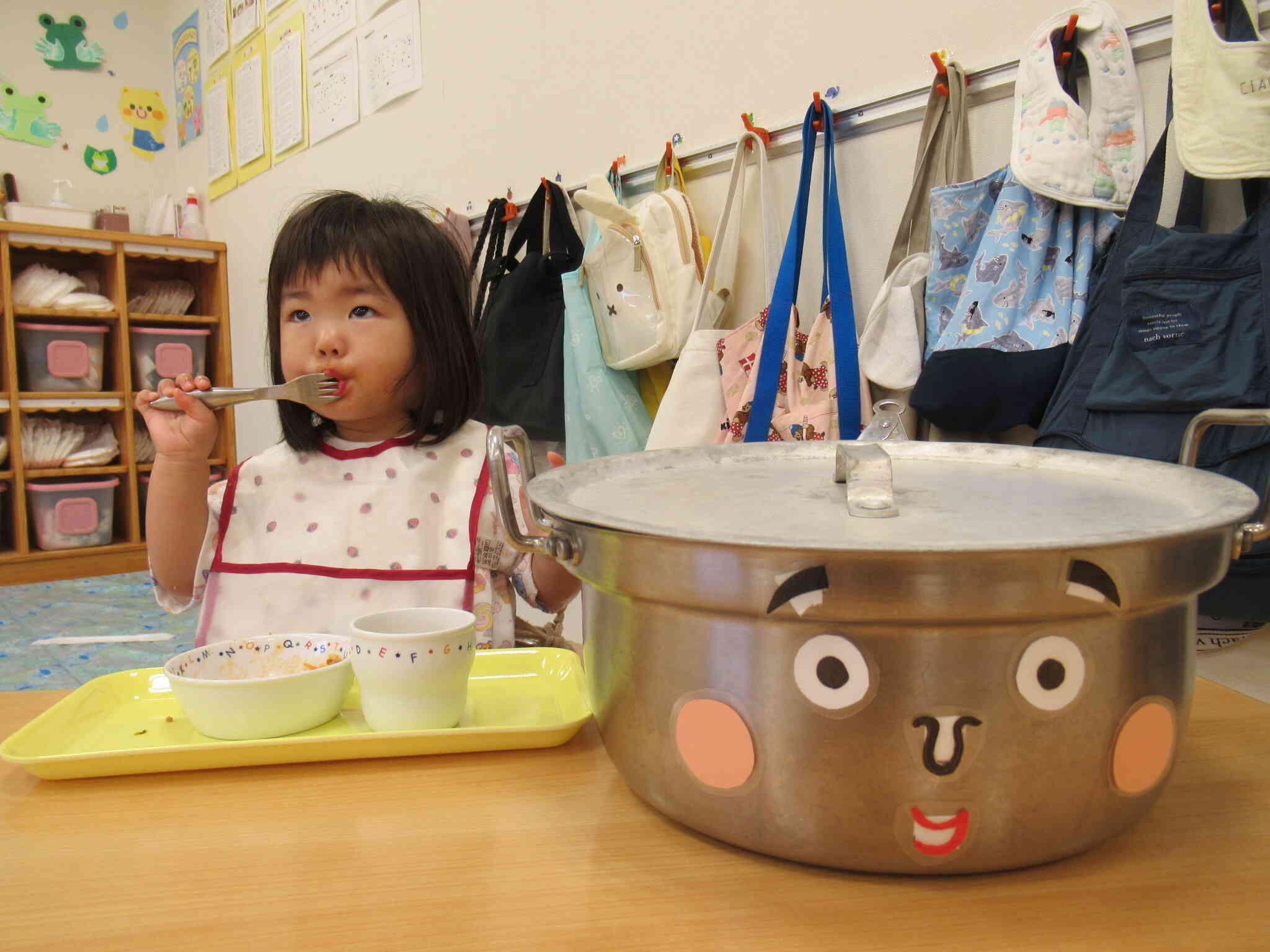 「ワタナベさん、料理上手ね。」
