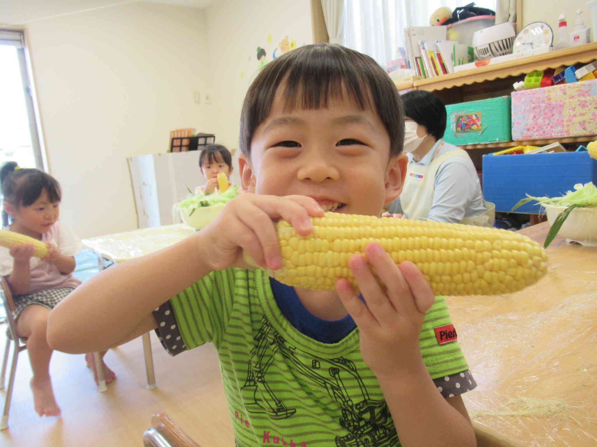 とうもろこしの皮がむけたね♪