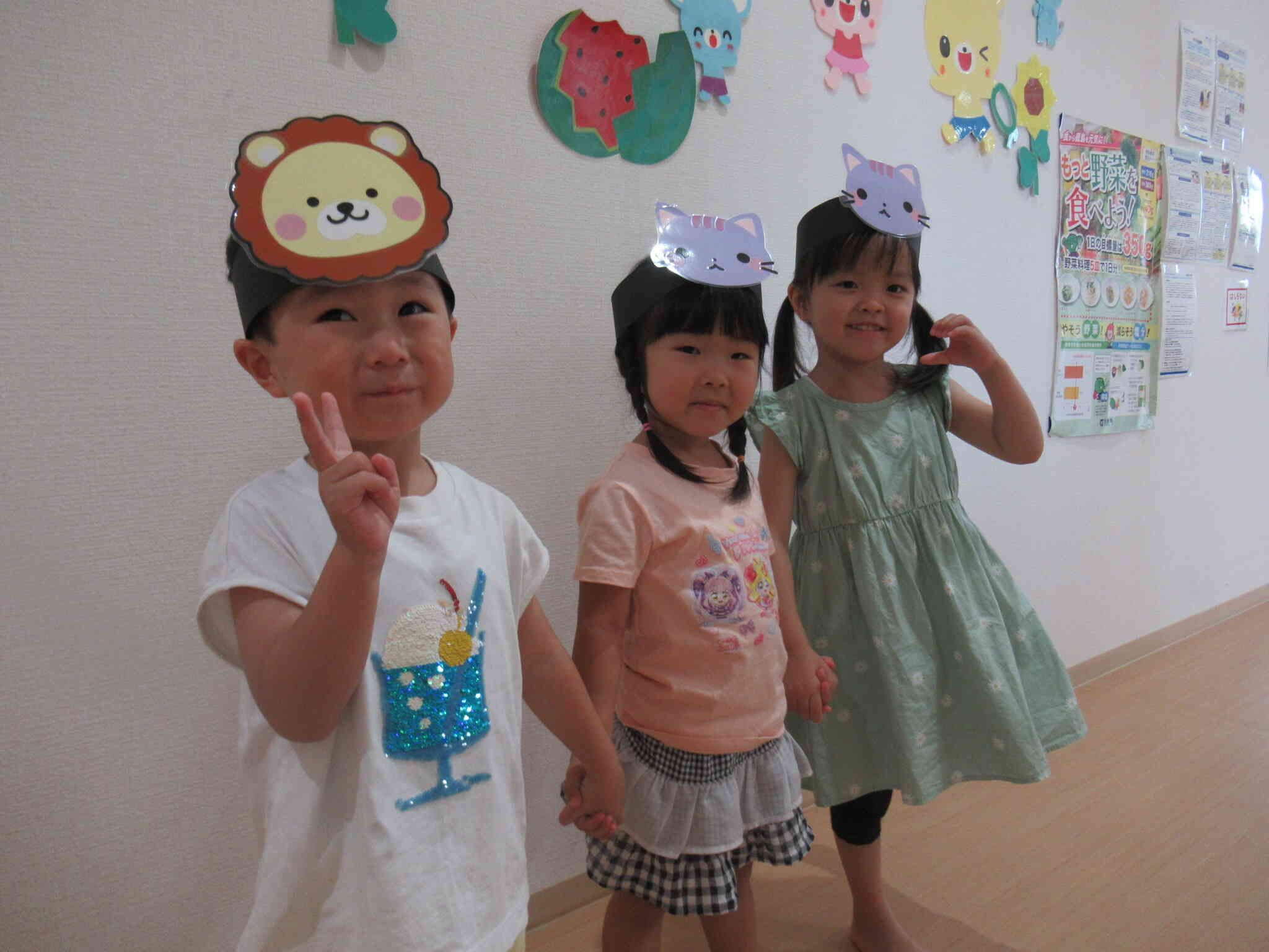 おめん屋さんで大人気キャラクターのおめんをもらったよ☆