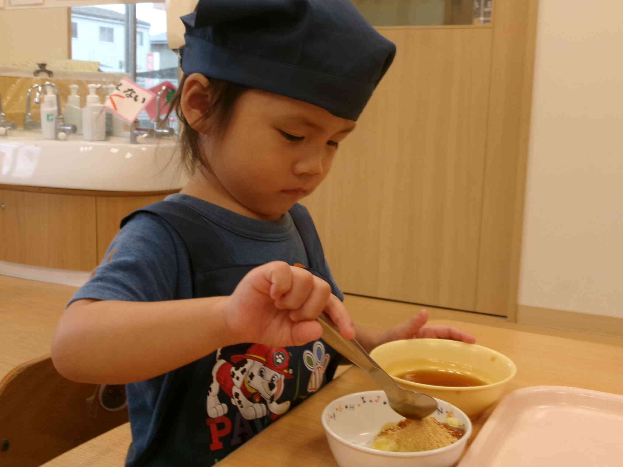 できたお団子をさらに美味しく、変身させます。