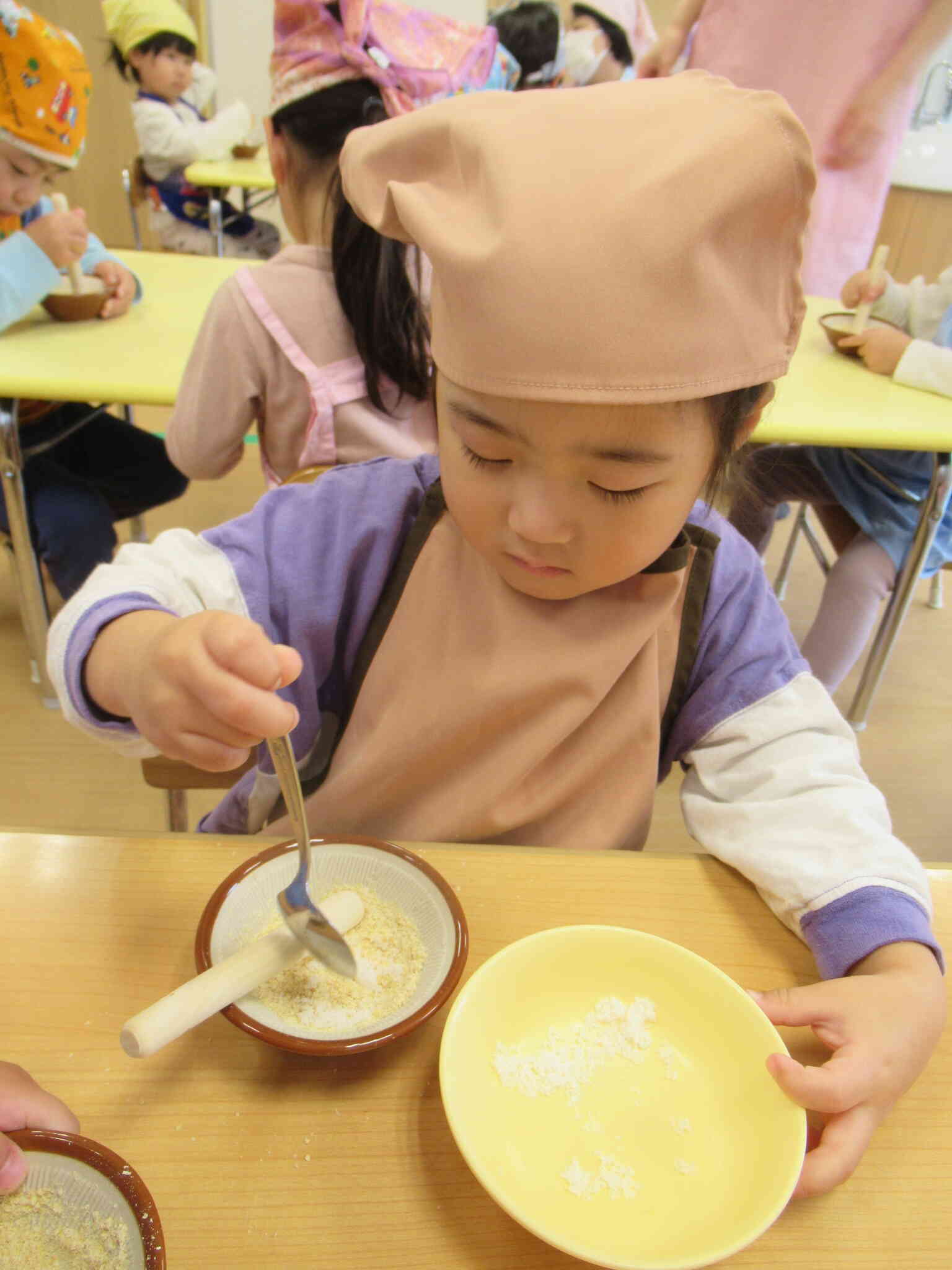 お砂糖を入れて・・・おいしいきなこの出来上がり☆