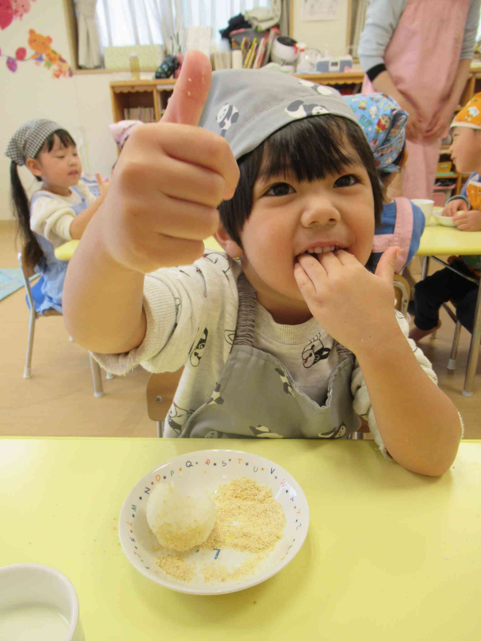 「おいしい！」とポーズ☆