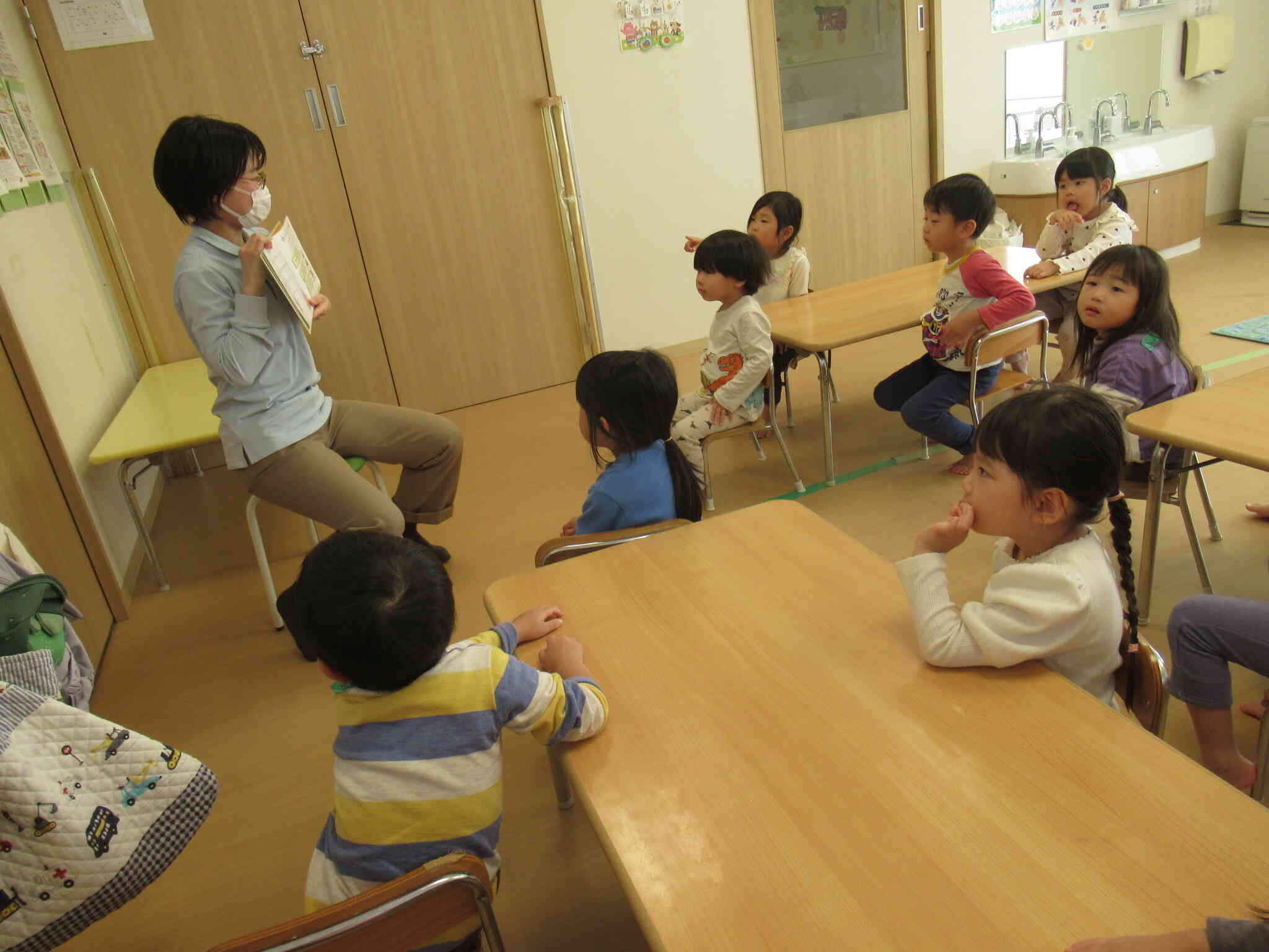 一緒に絵本を読んでみよう♪