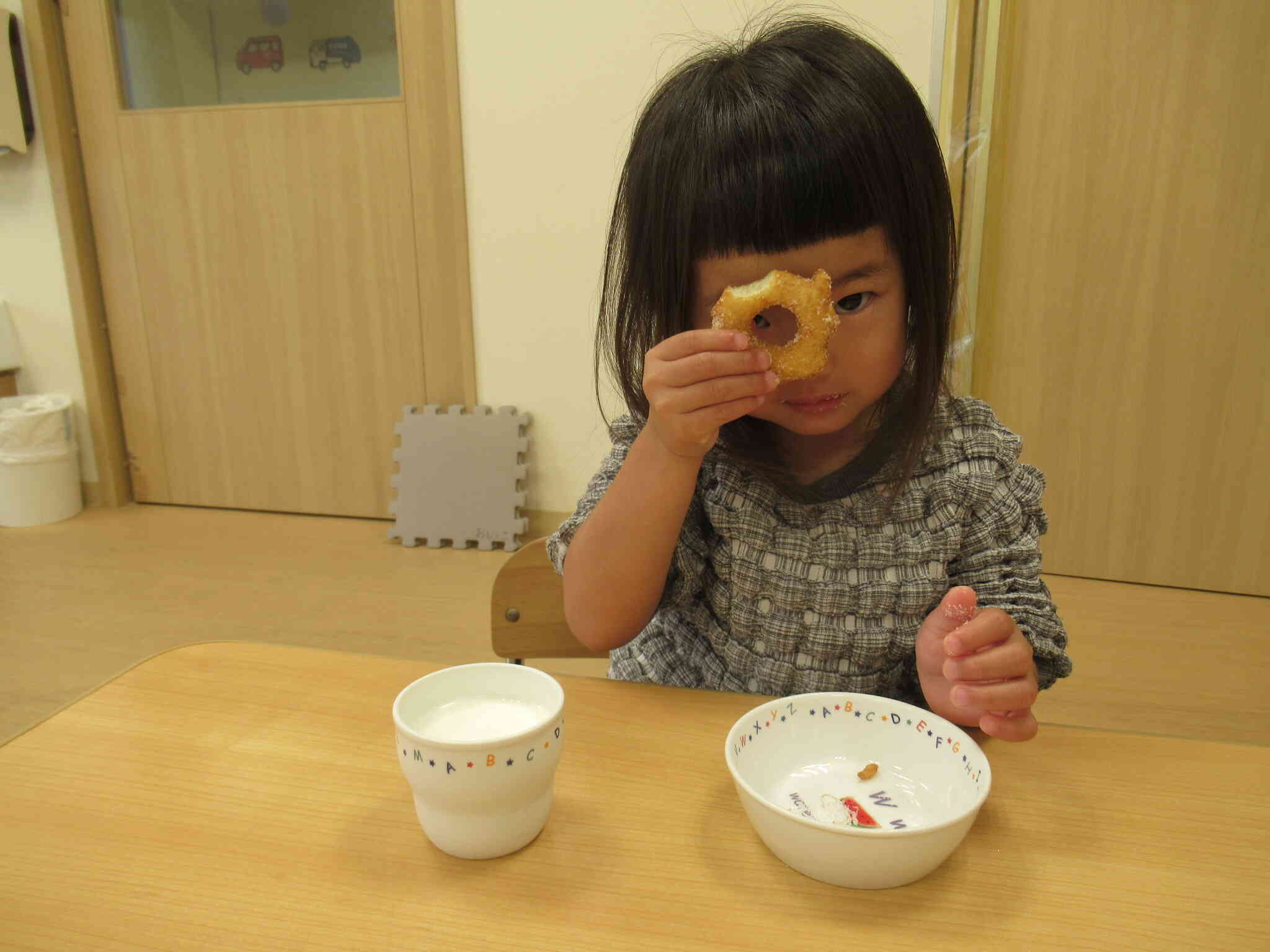 おやつにも穴のあいたドーナツが登場！