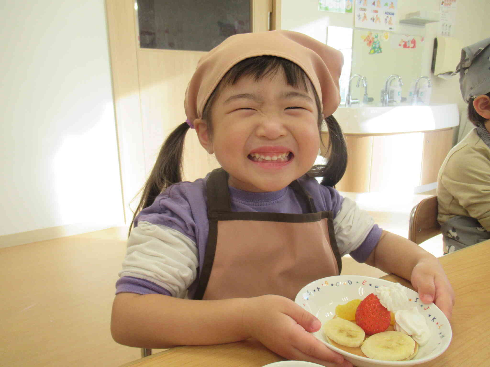 クリスマスケーキの飾り付けをしましょう♪