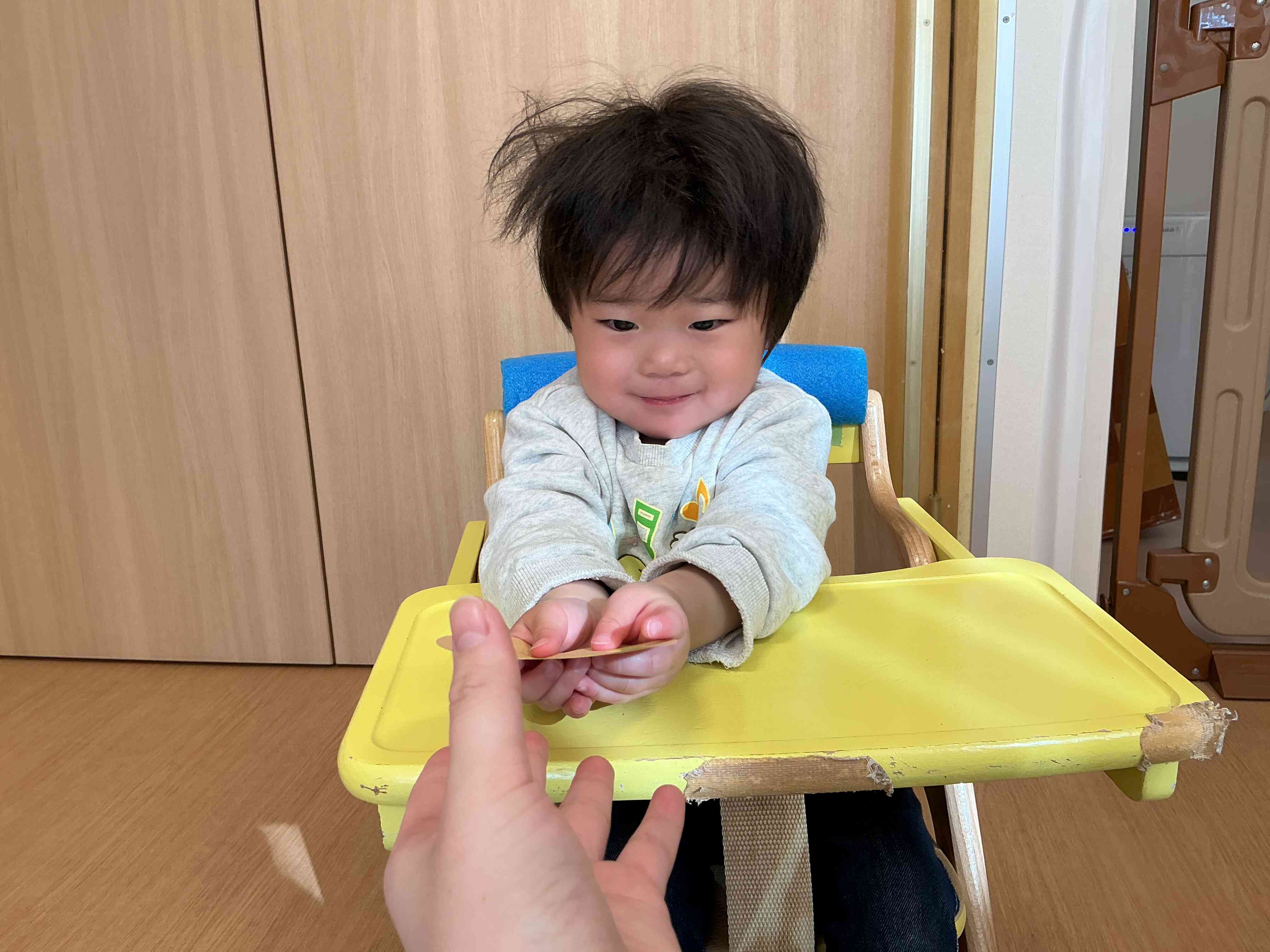 製作が完成して“できたよー”と先生に渡してくれました☆