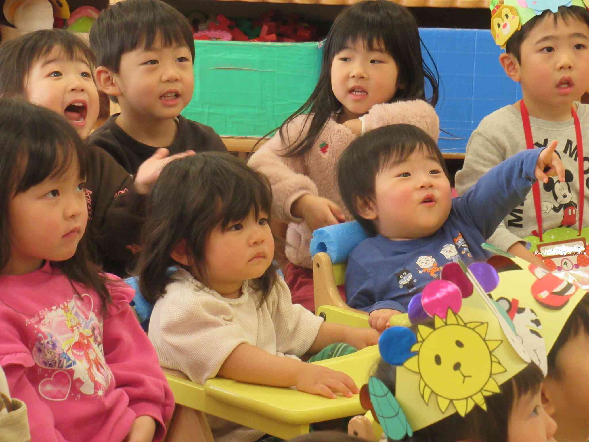 不思議な手品をみて大興奮♡「あ！！！」とっても素敵なものを見つけてとびきりの笑顔みーつけた♡