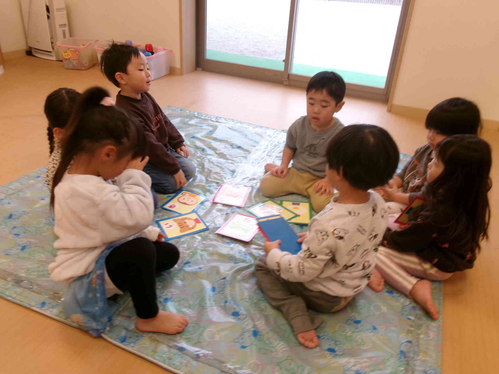 みんなでカルタをしたよ☆