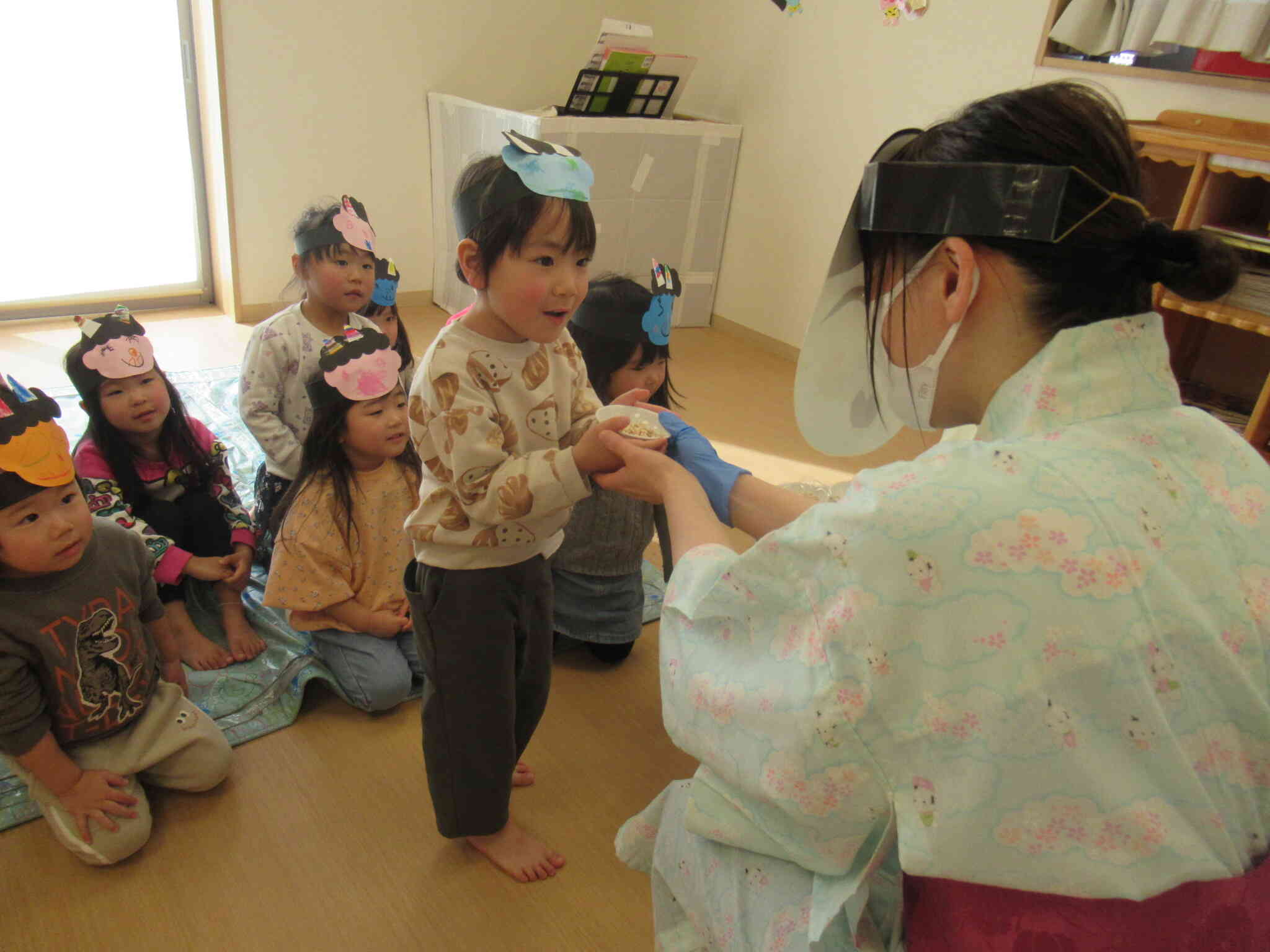 福の神様から幸せのお菓子をもらったよ♡あまーいお菓子♡うれしいね♡