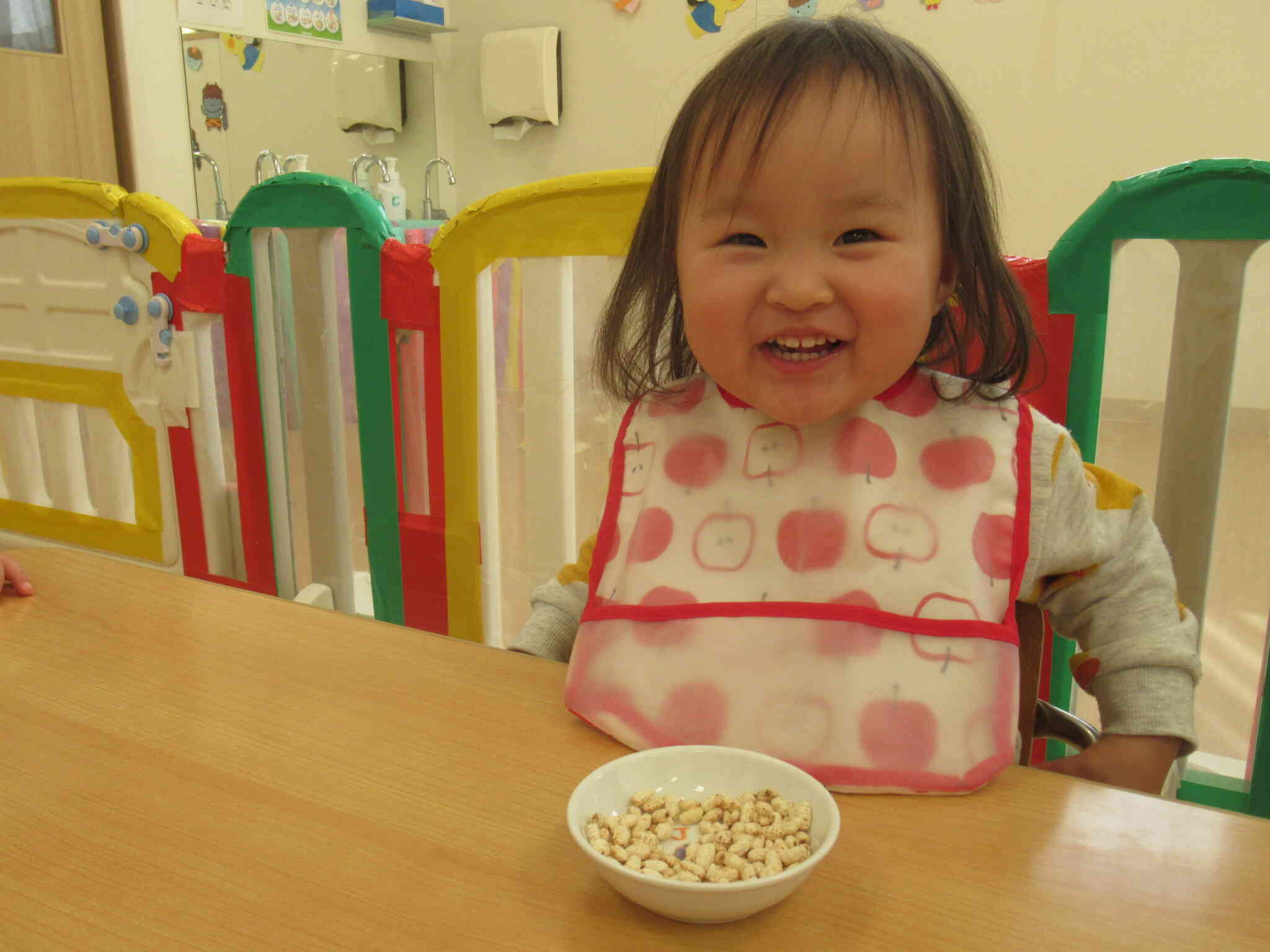 あま～いお菓子を食べてほっぺがおちちゃいそうなくらいのとびきり笑顔♡