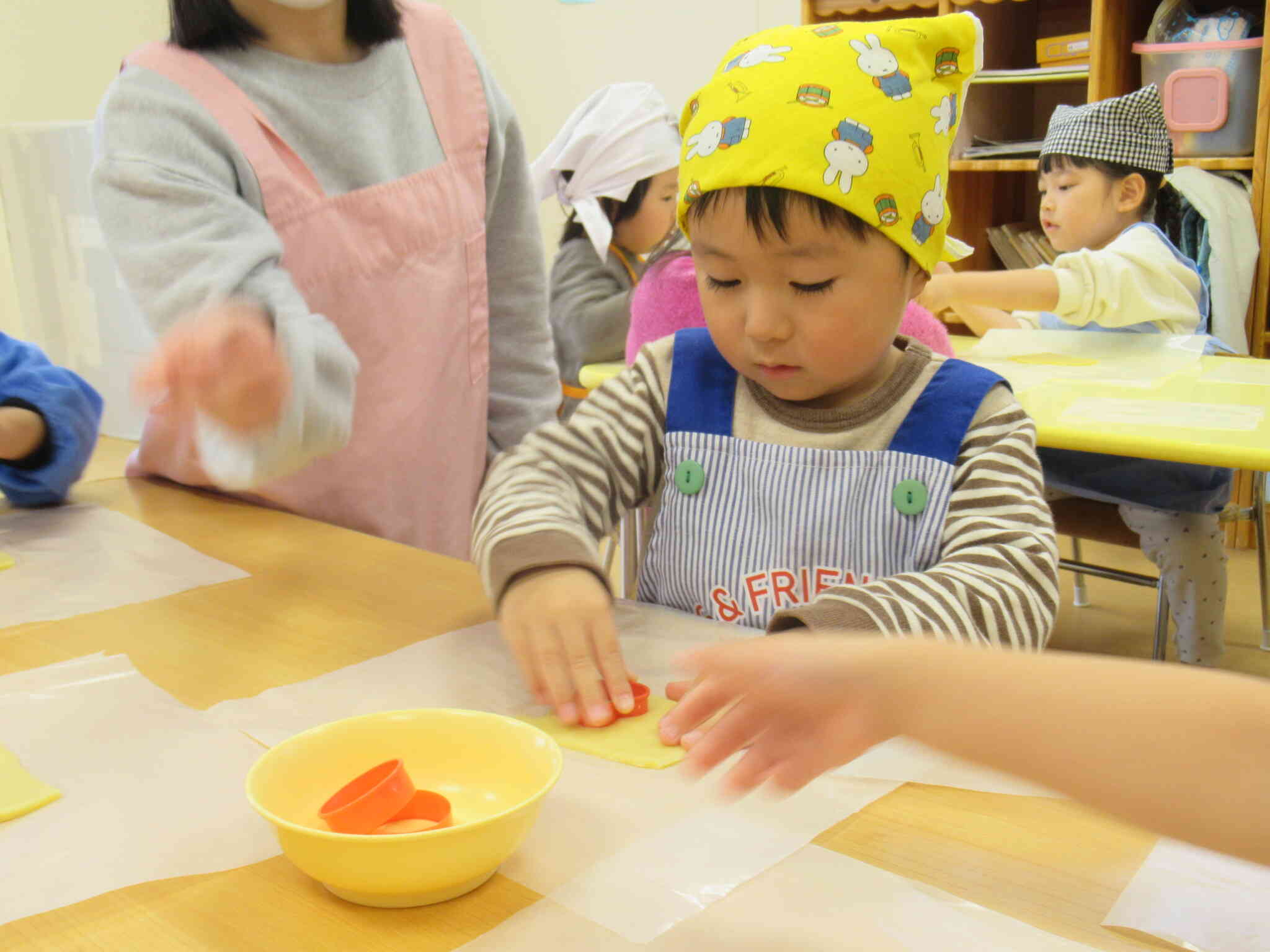 クッキーの型抜きをしてみよう♪
