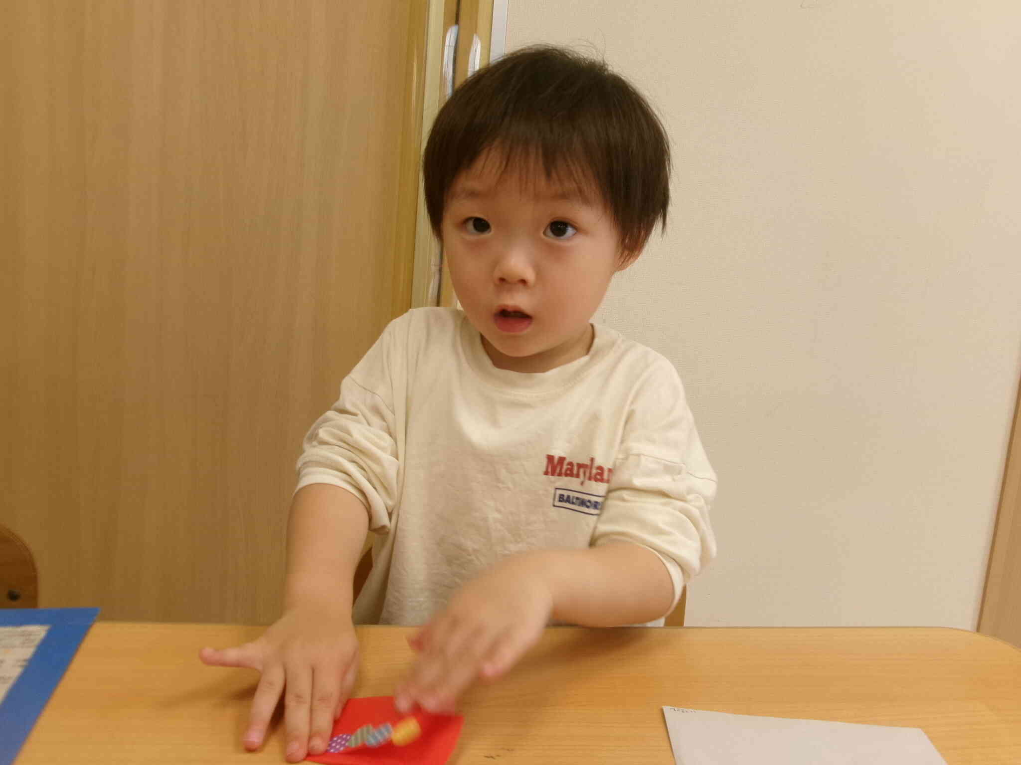 折り紙で洋服作ったよ