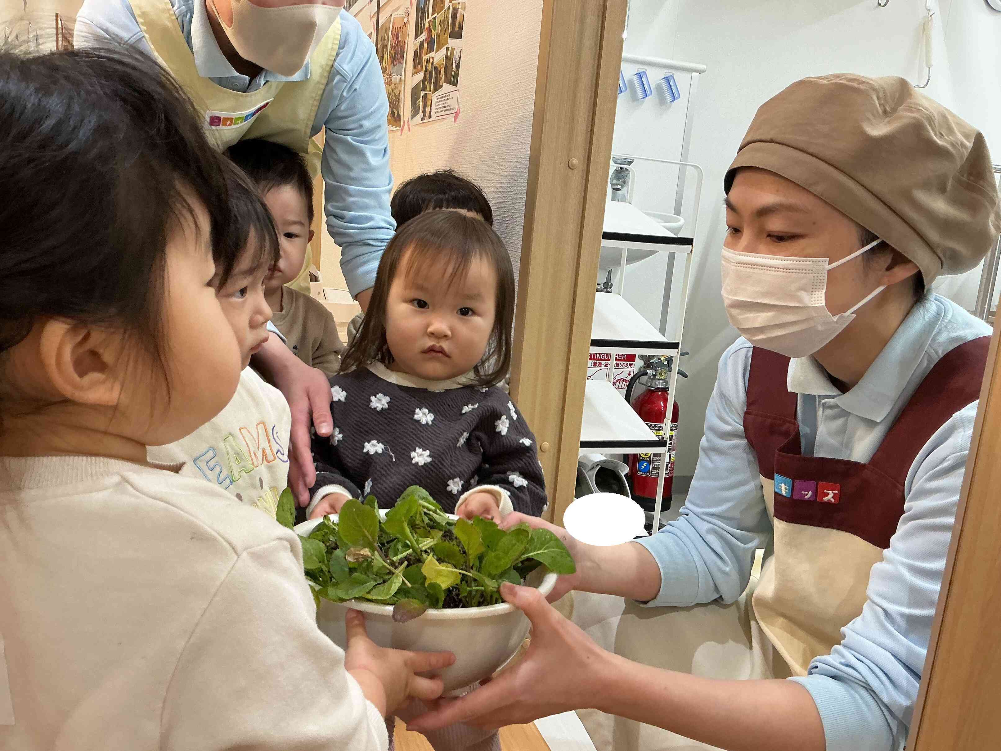 みんなで給食室にお届け☆彡