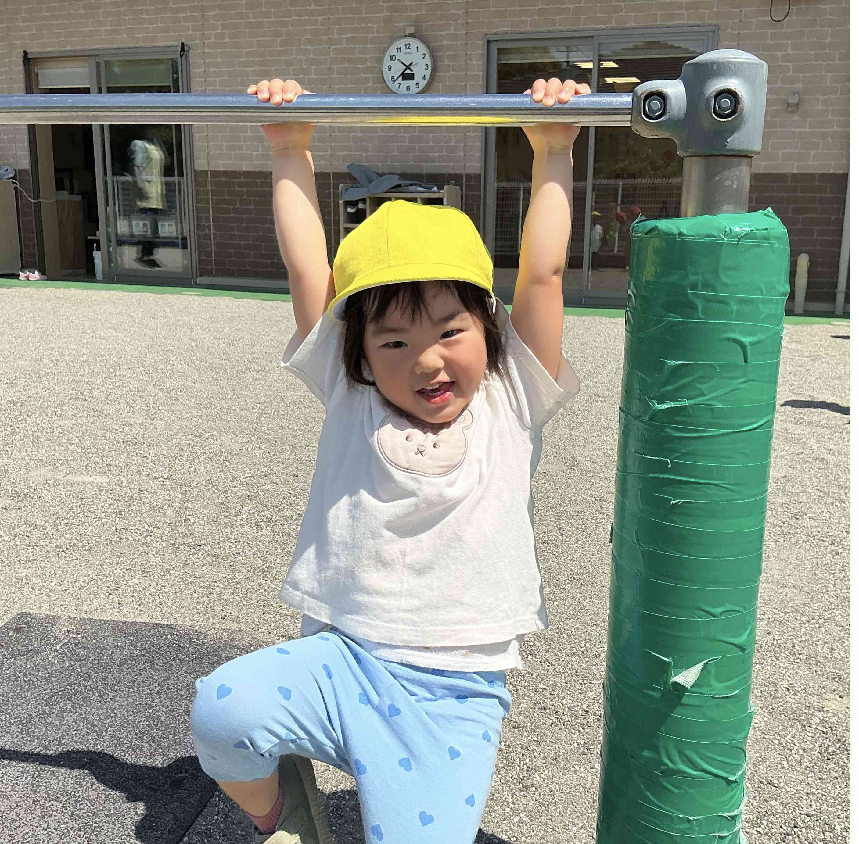 鉄棒だってできちゃうよ！！