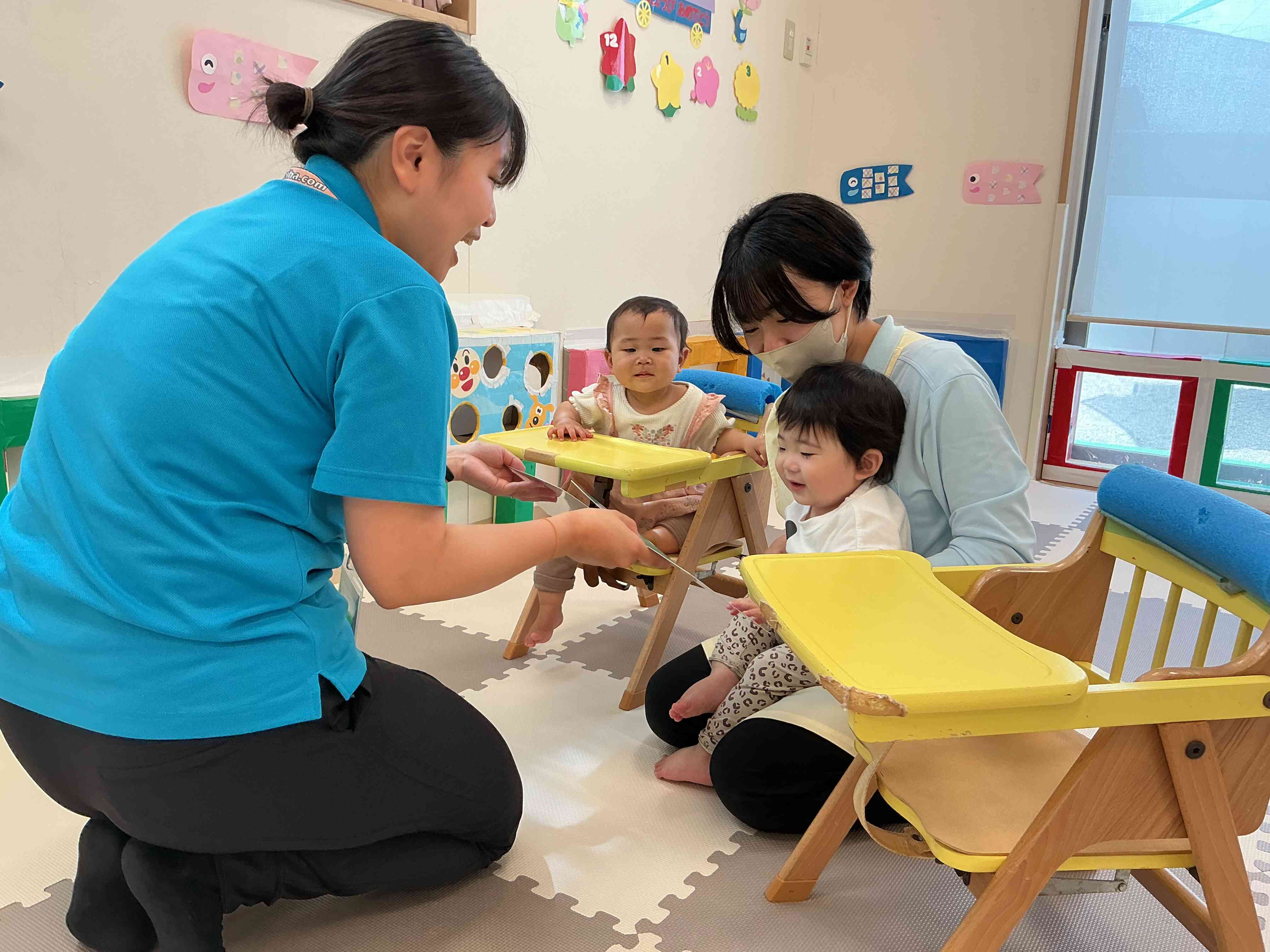 英語のレッスン☆楽しい歌やカードを見てわっくわく！！