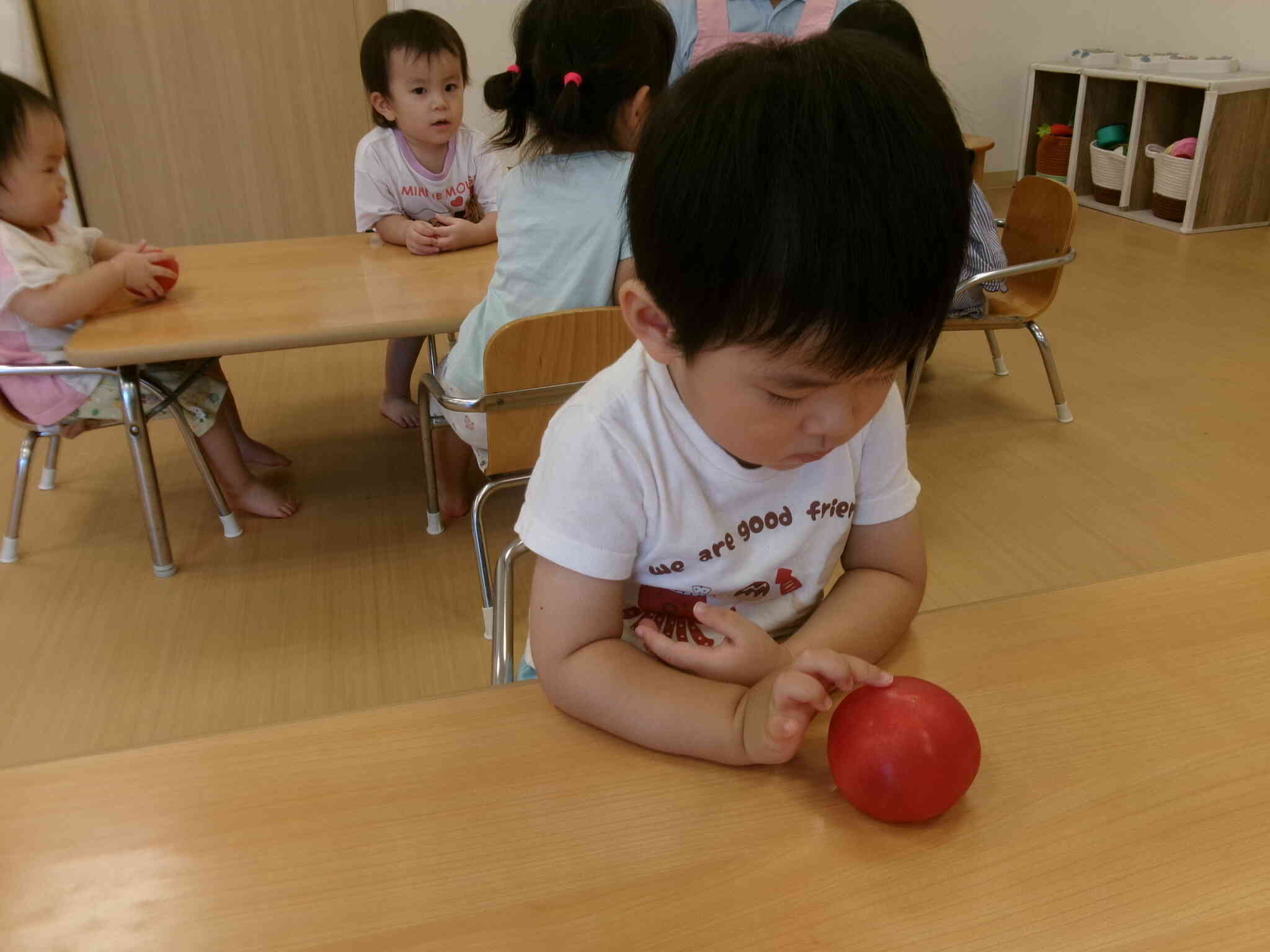 トマトソースを作ってみよう！〜あひる組さん（１歳児）〜