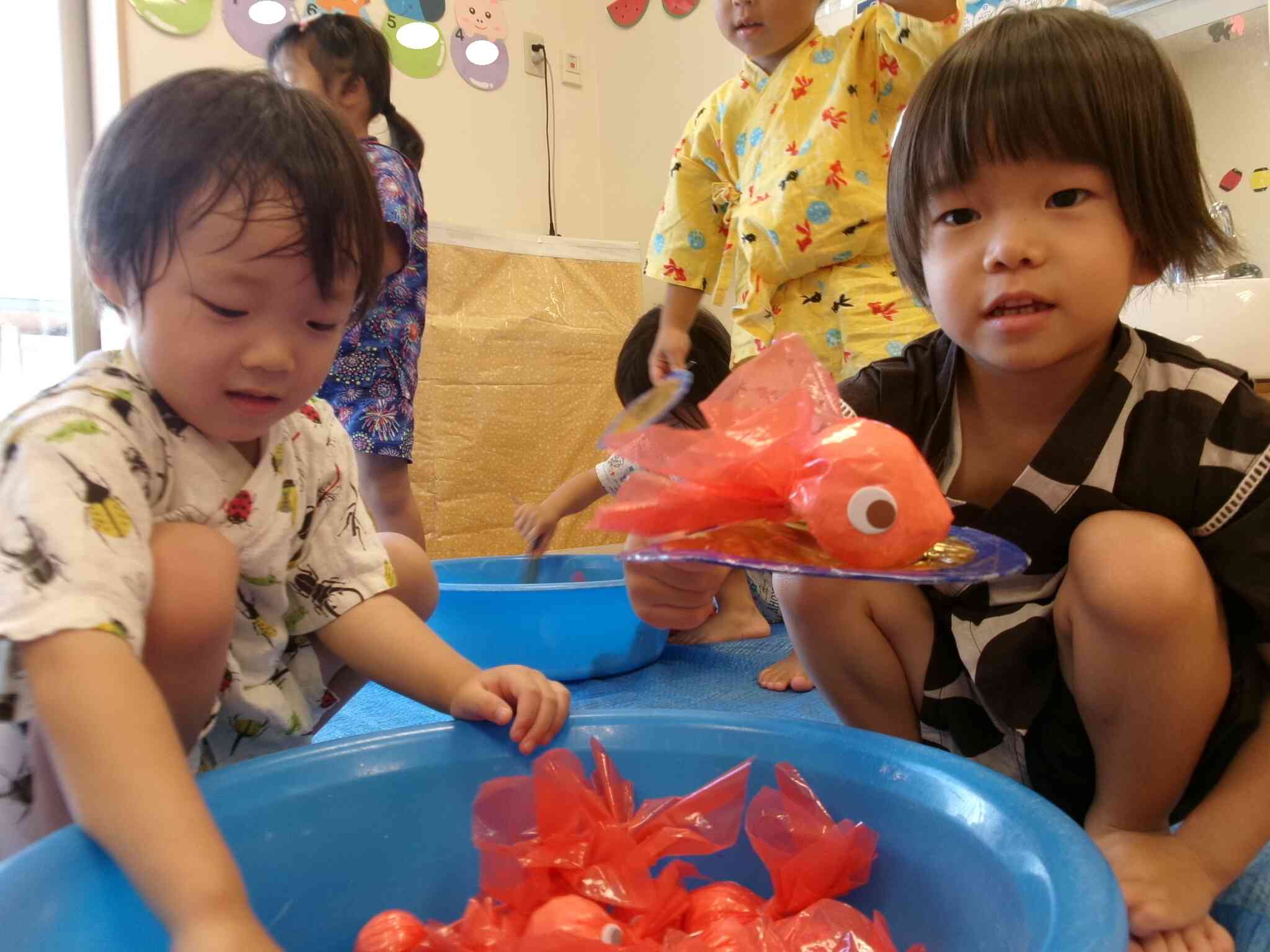 ゆっくりゆっくりすくってみるよ！金魚すくい☆
