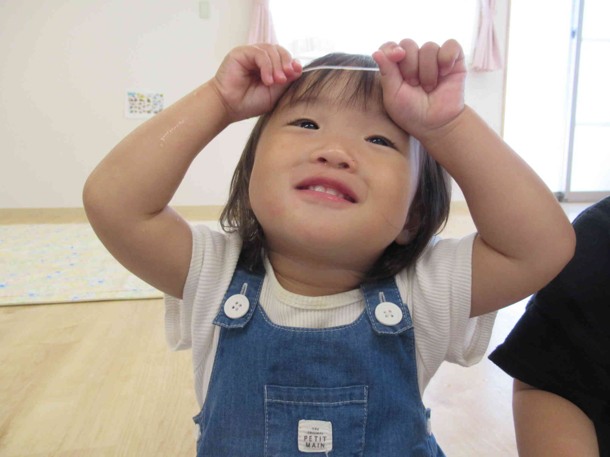 お顔につけてみたらね、冷たい！ねぇねぇ、これつけたら、かわいい？似合う？プリンセスみたい？なんて声が聞こえてきそう。