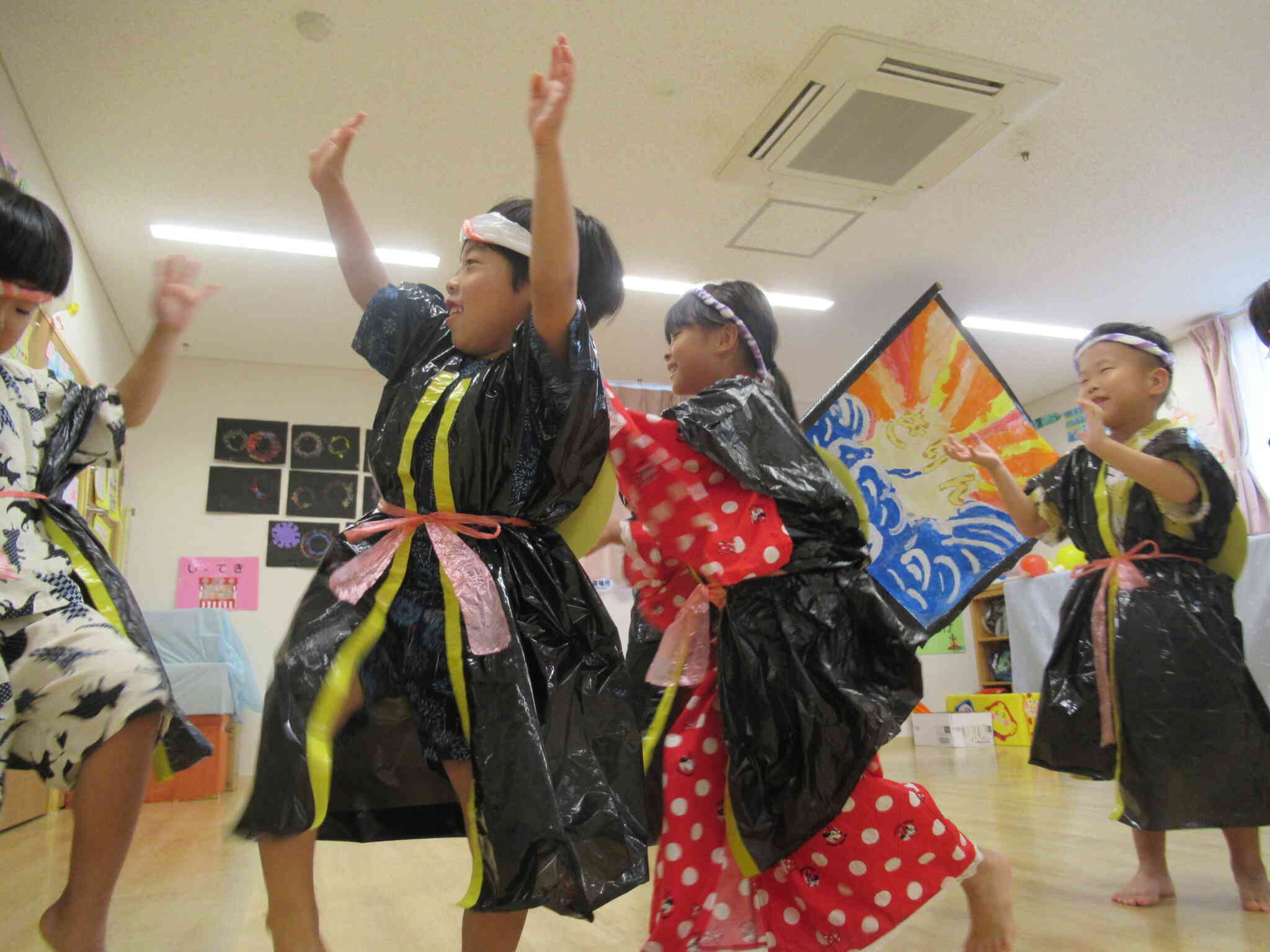 そぉ～～れっ！お祭りだぁ～～いっ！みんなで踊って、ソイヤソイヤ！さぁ盛り上がっていこぉ～！