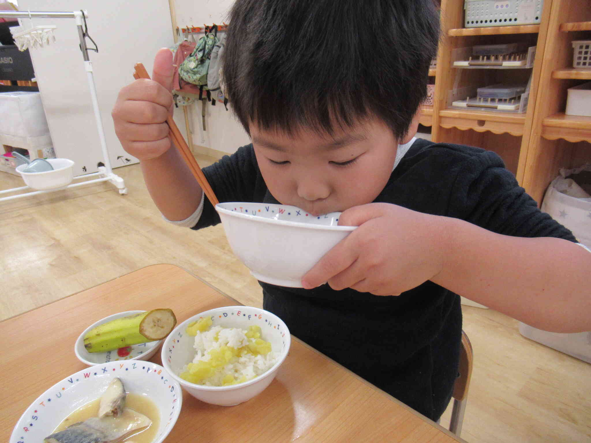 すまし汁を飲むと、だしの味がする～。good♡