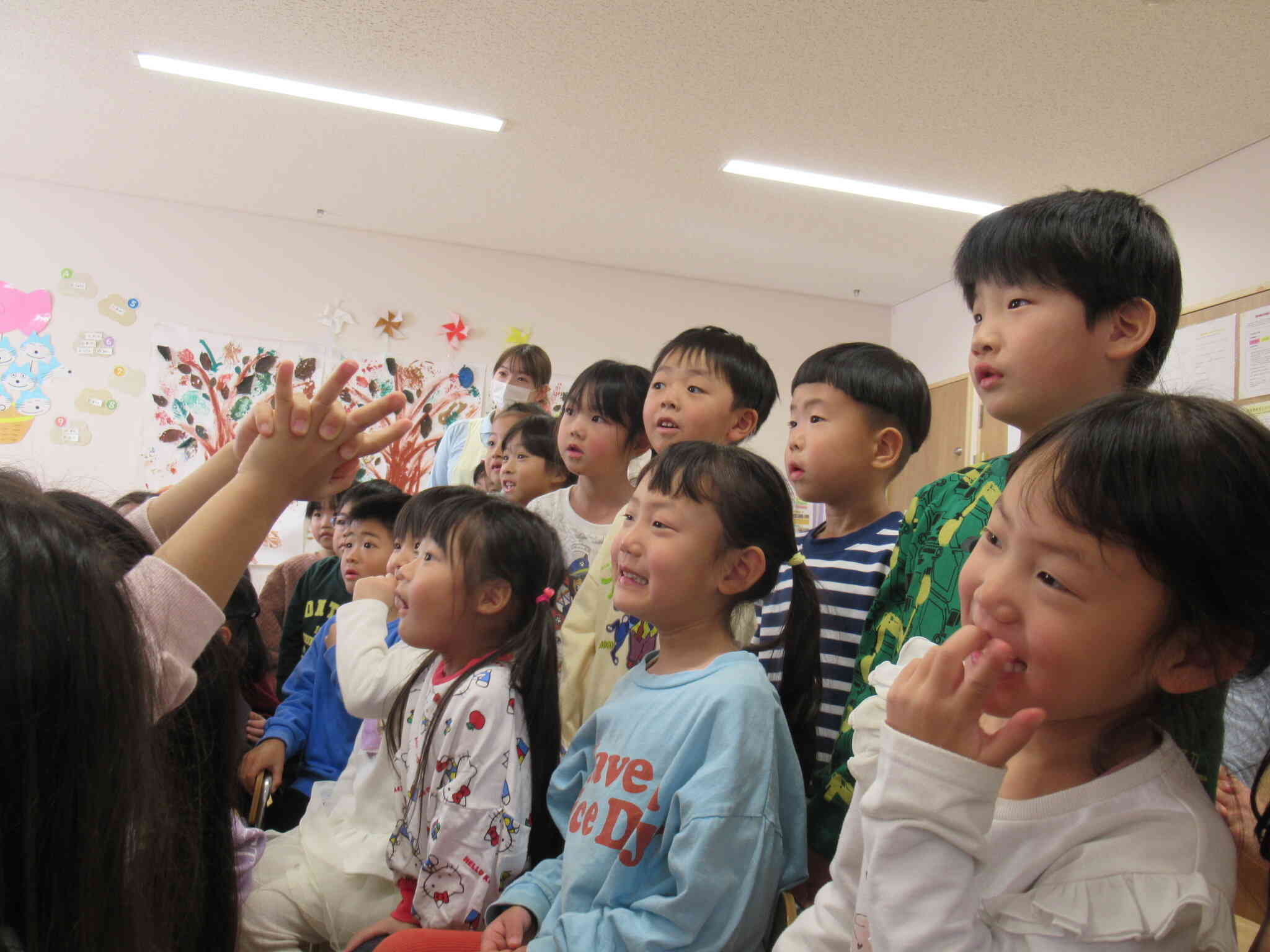 みんなでクイズに参加！！なんだろう！？と大盛り上がりでした♪