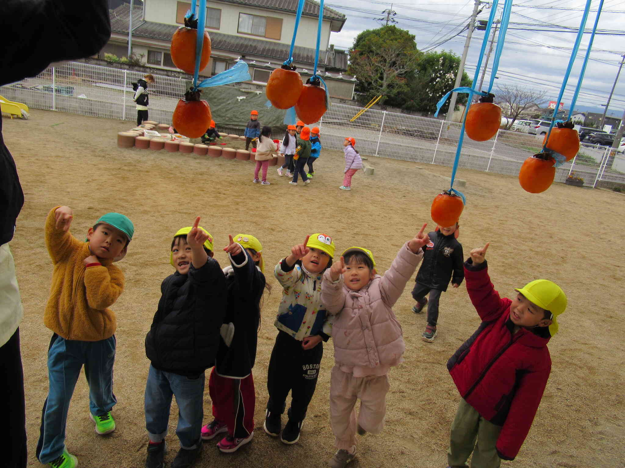 干し柿がゆらゆら！