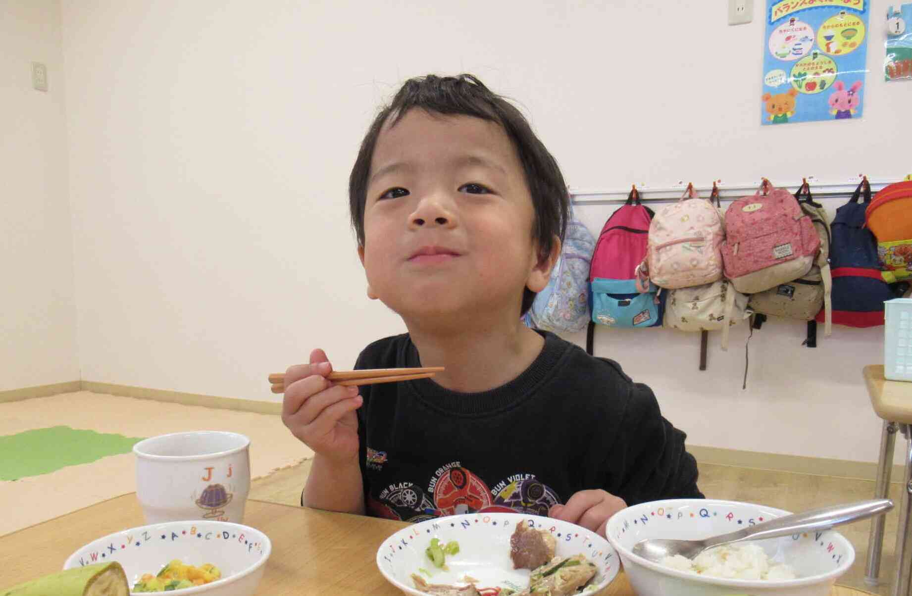 お箸で食べられるようになって、成長を感じました☆彡