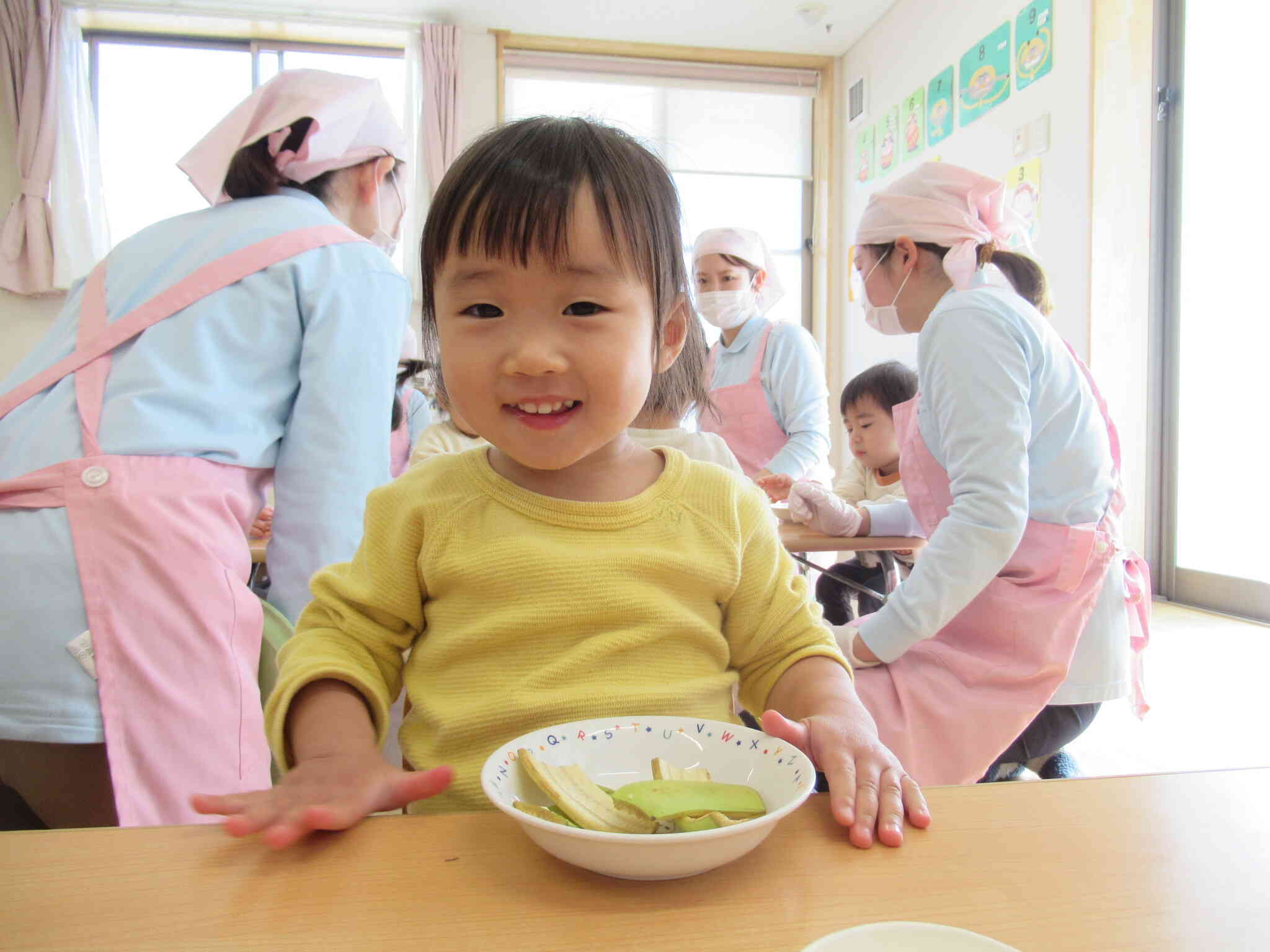 バナナの皮をむこう♪~あひる組さん~