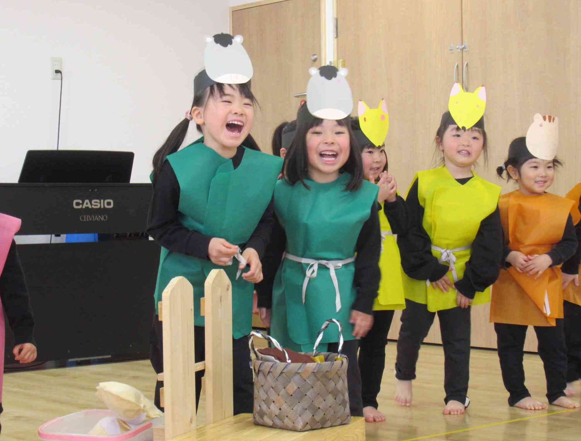 りす組さんの劇『どうぞのいす』を題材にしました。つぎつぎに出てくる動物さんが可愛いです♡