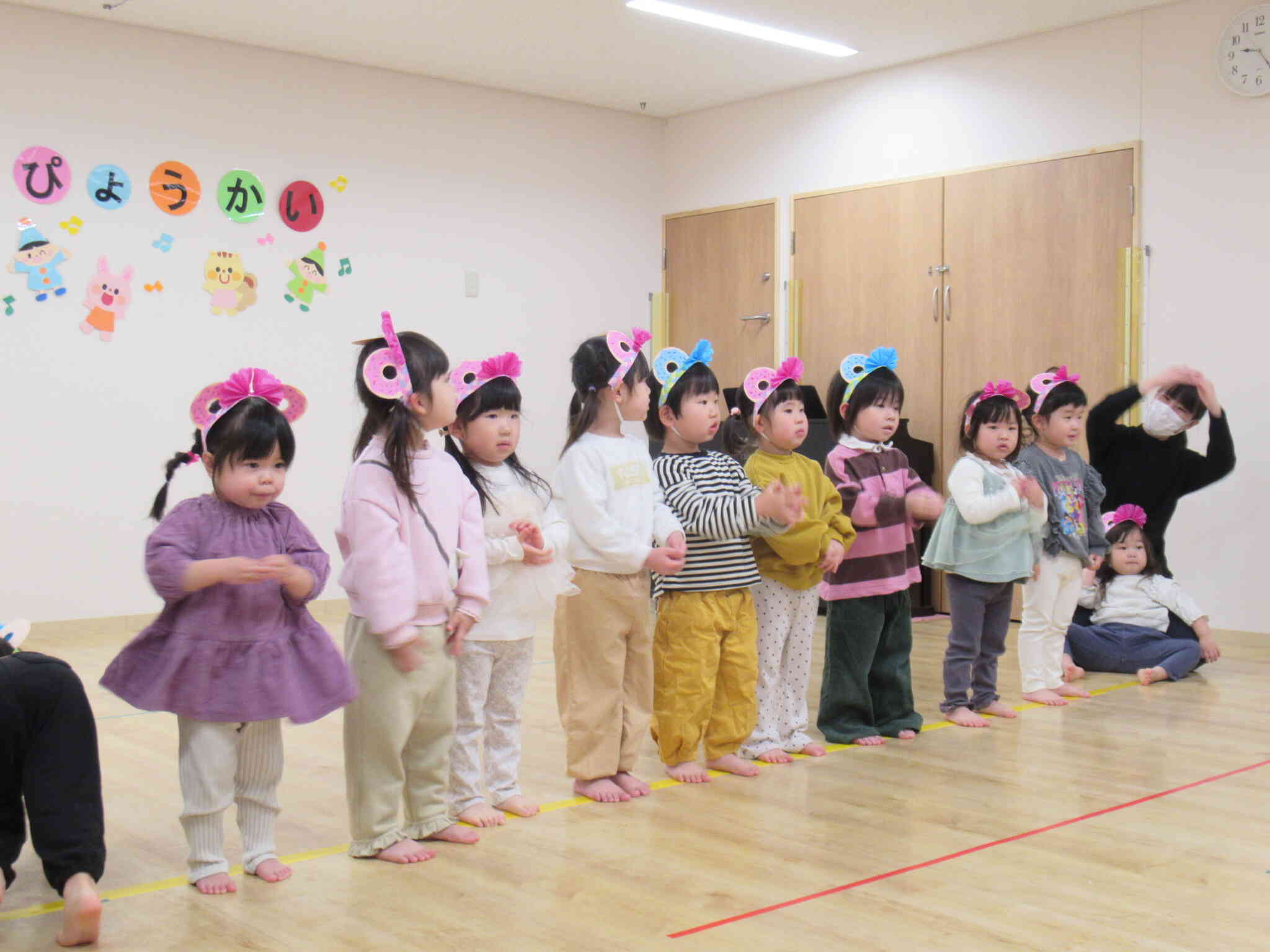 ドーナツ屋さんごっこが大ブームのうさぎ組さん！お気に入りの曲の「どどどどーなつ」を踊りました♪