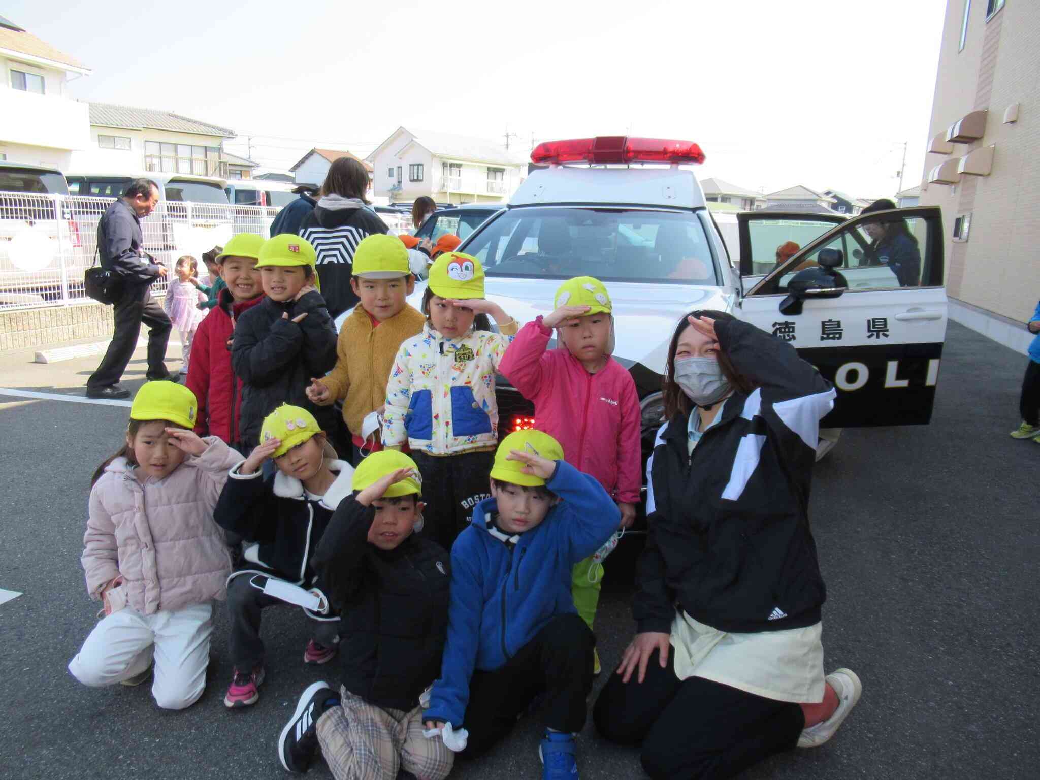 みんなで敬礼のポーズをしたよ！かっこいいね☆