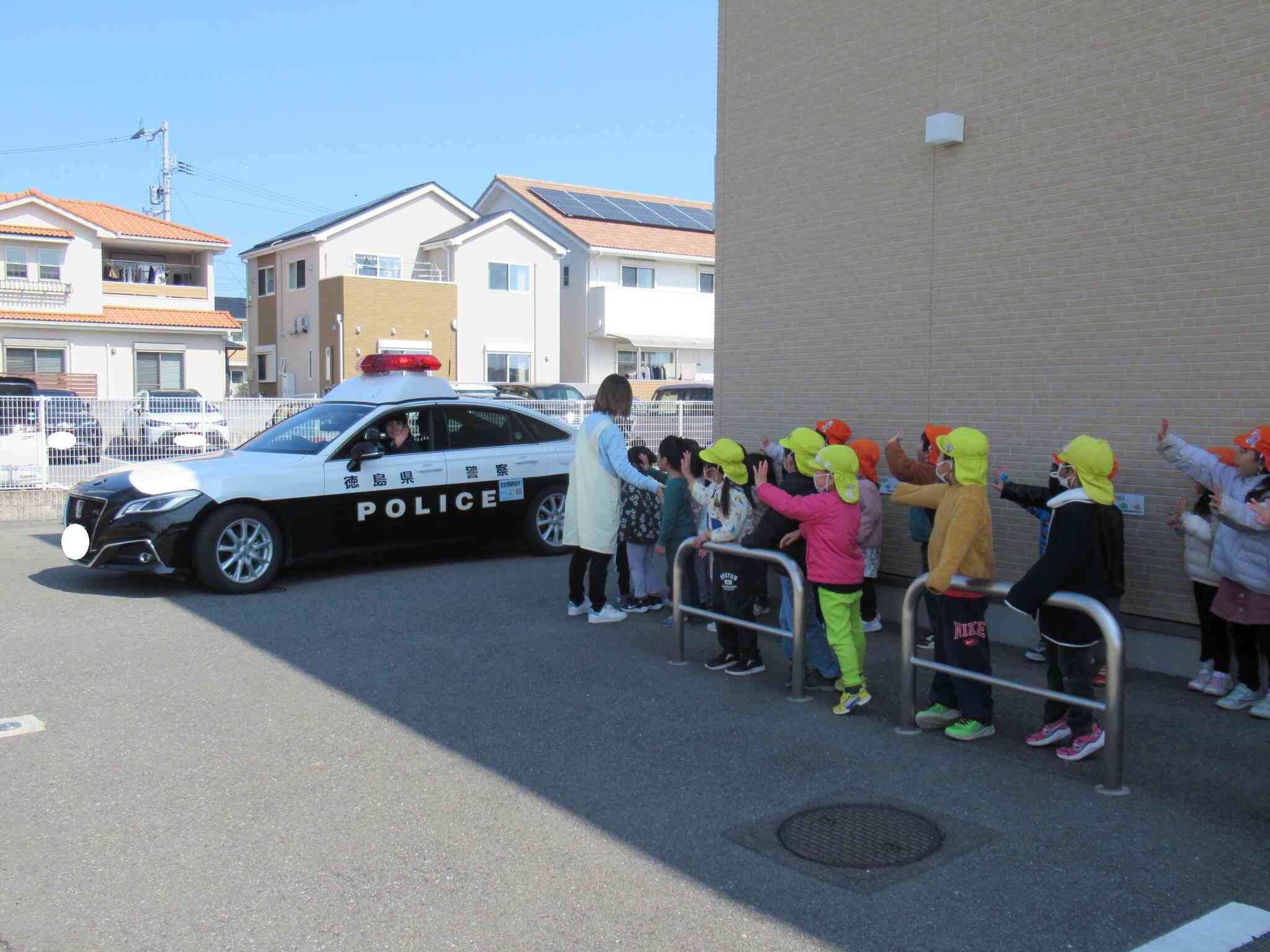 「ありがとう～！」と元気よく手を振っていました！また来てほしいね♬