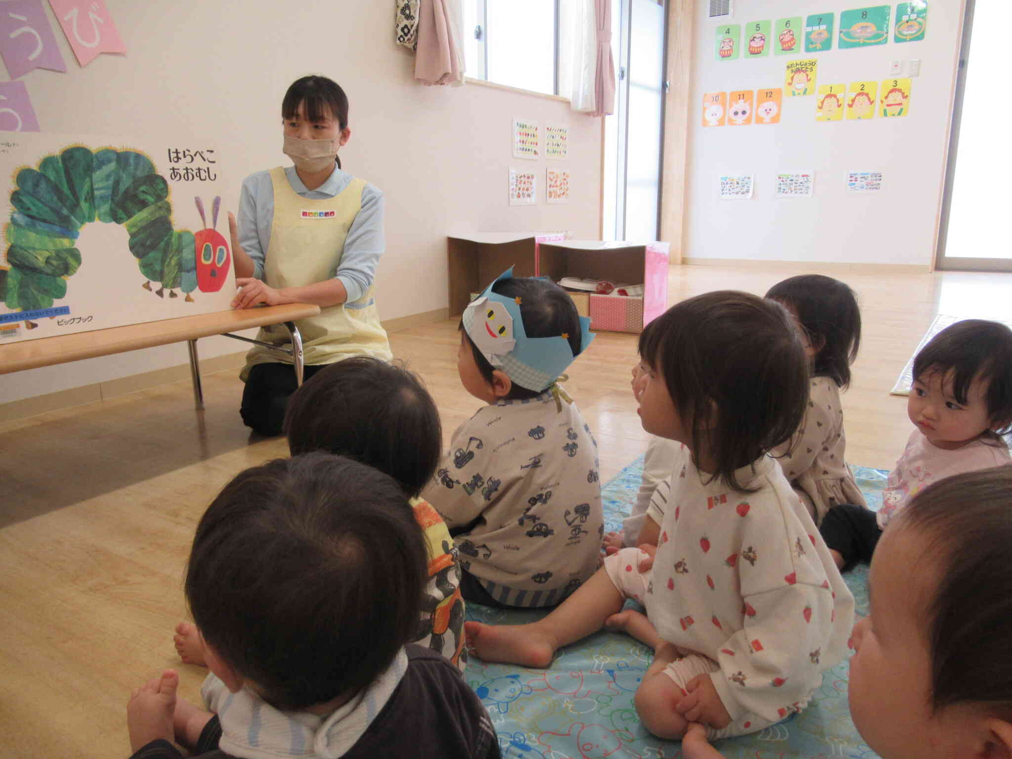 大きな絵本を見たよ☆