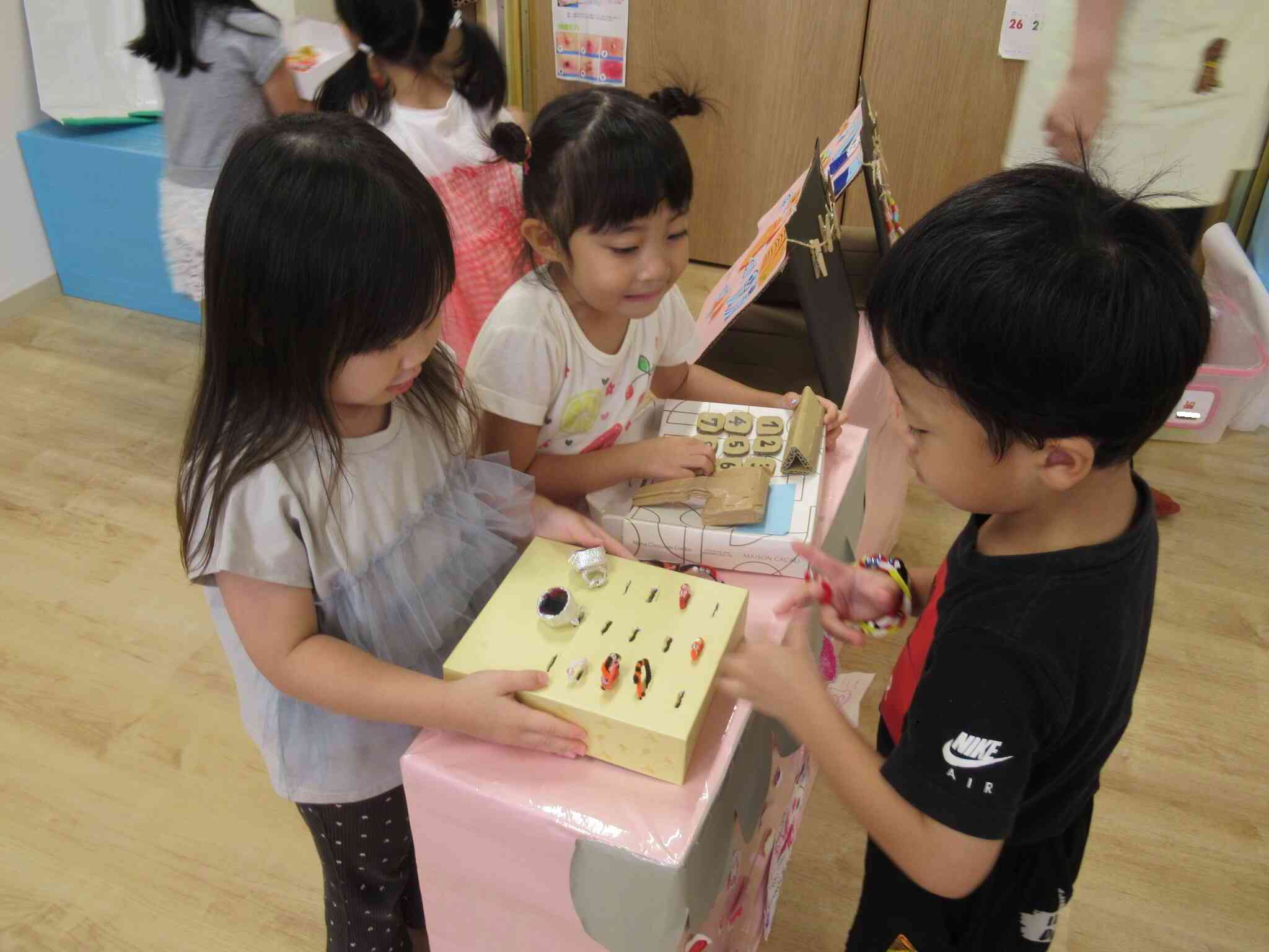 アクセサリー屋さんオープンします♪ぱんだ組（４歳児クラス）