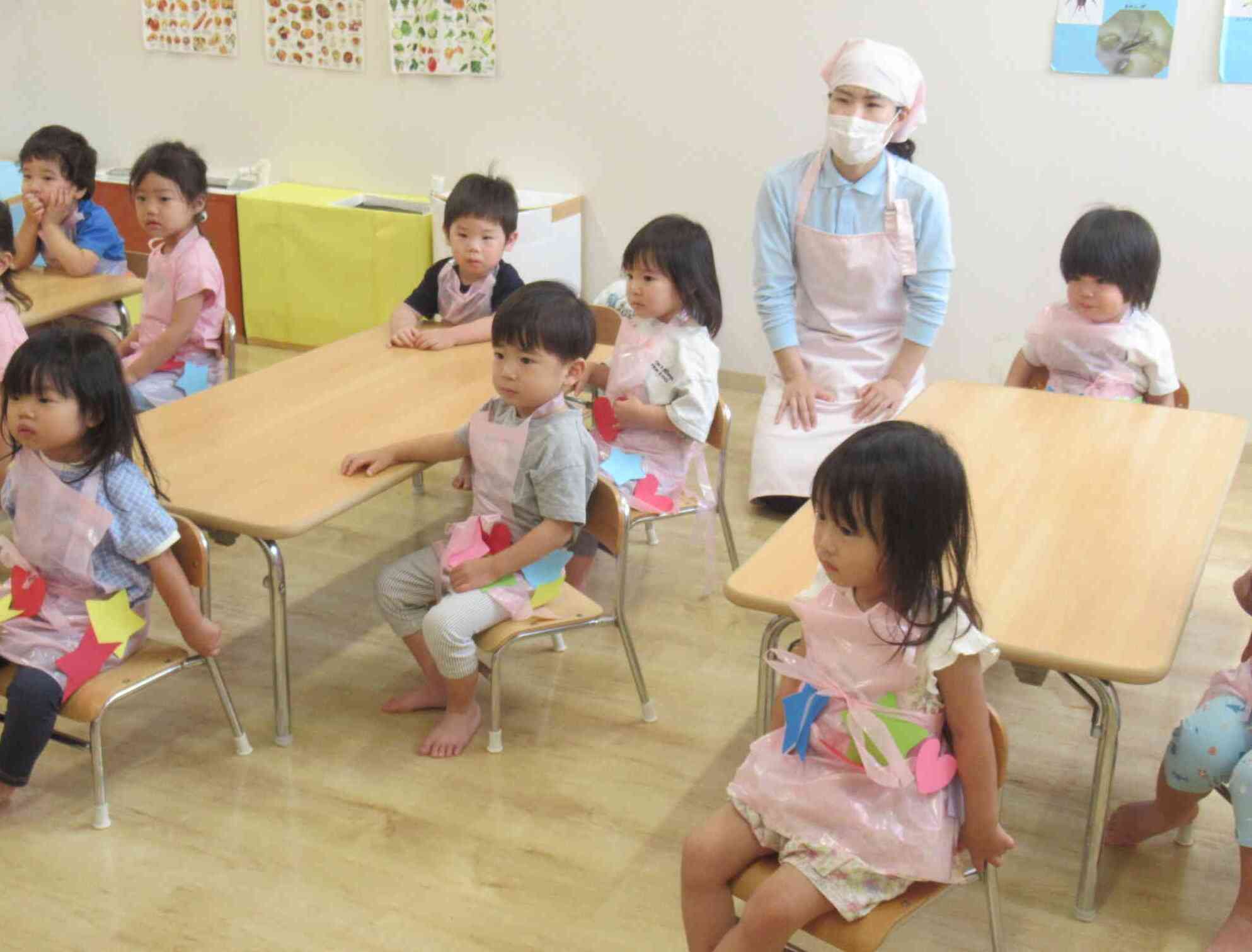 うさぎぐみ・りすぐみ（2歳児・3歳児）クッキング！～ピザを作ったよ～