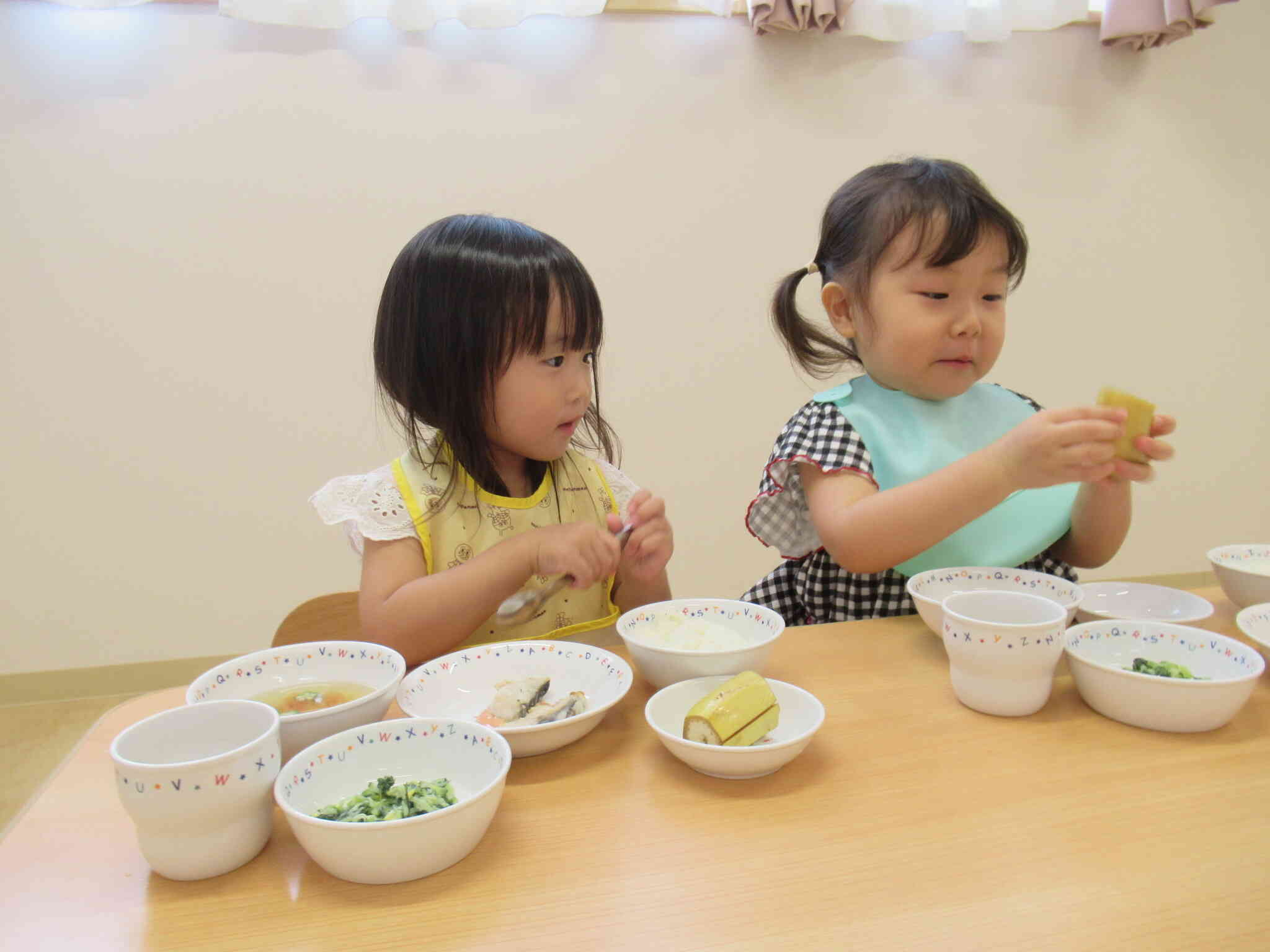 何から食べる～？